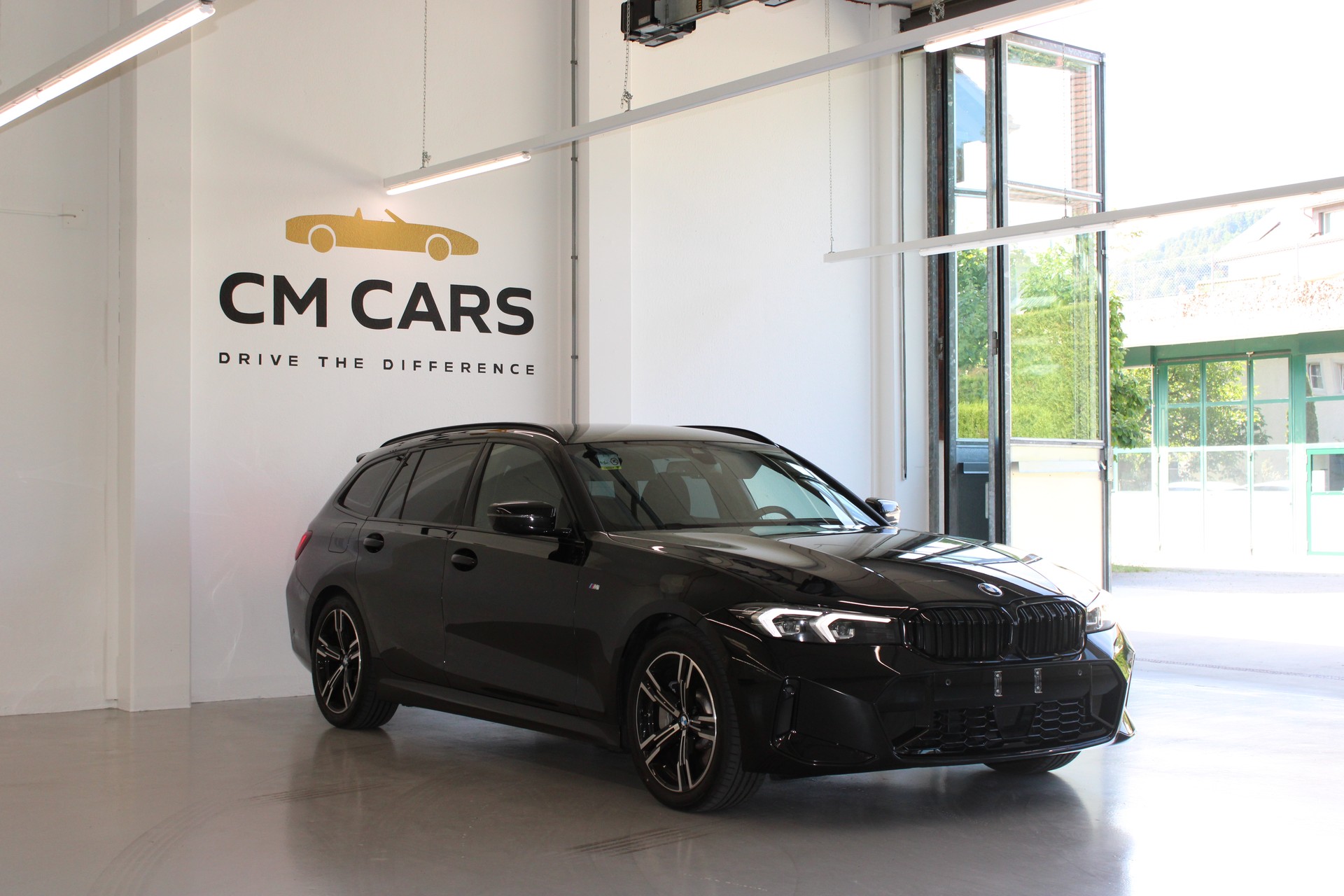 BMW 330i xDrive Steptronic M Sport-image-2