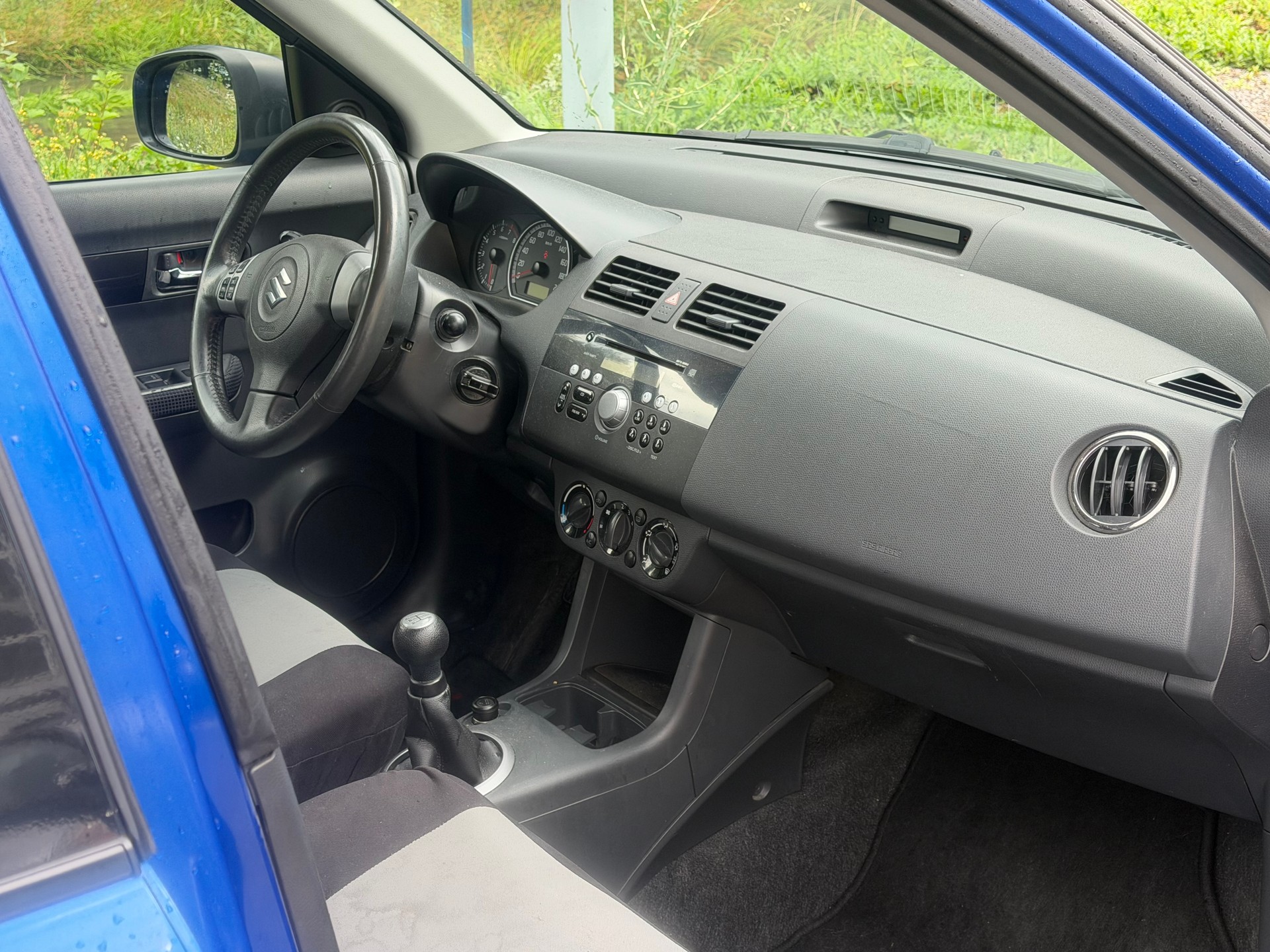 SUZUKI Swift 1.3i 16V GL Top 4x4-image-6