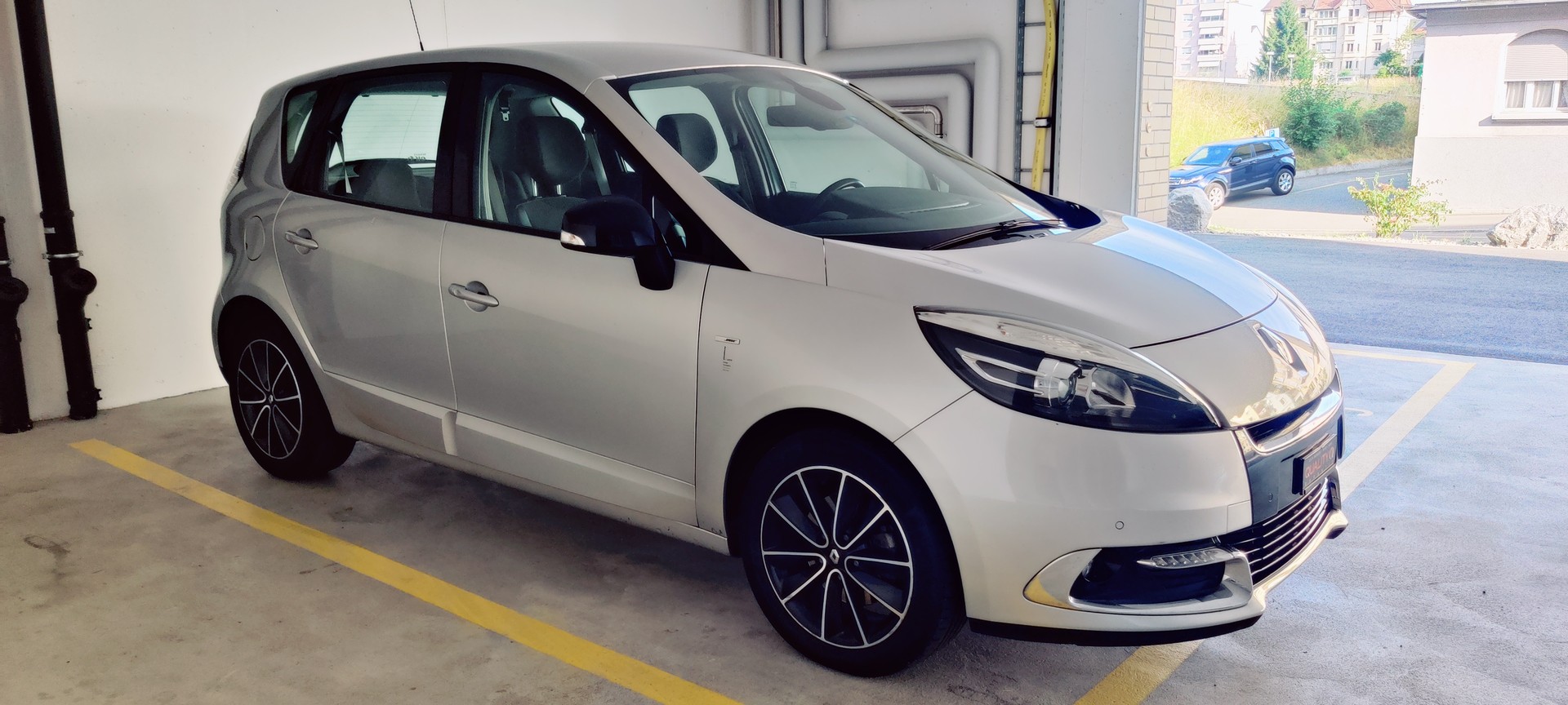 RENAULT Scénic 1.4 16V Turbo Dynamique-image-0