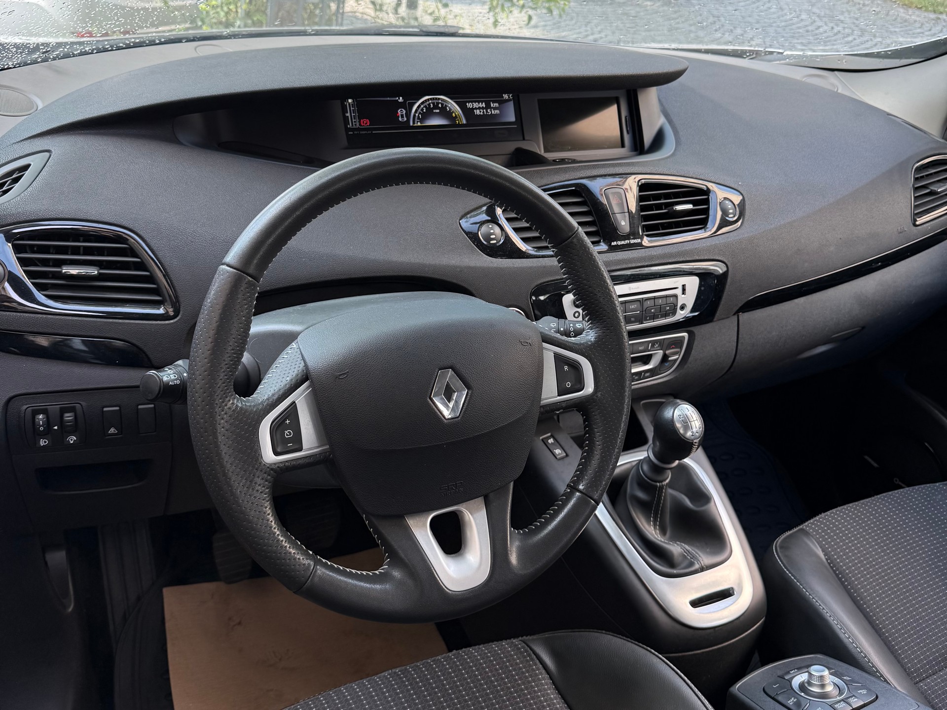 RENAULT Scénic 1.4 16V Turbo Dynamique-image-8