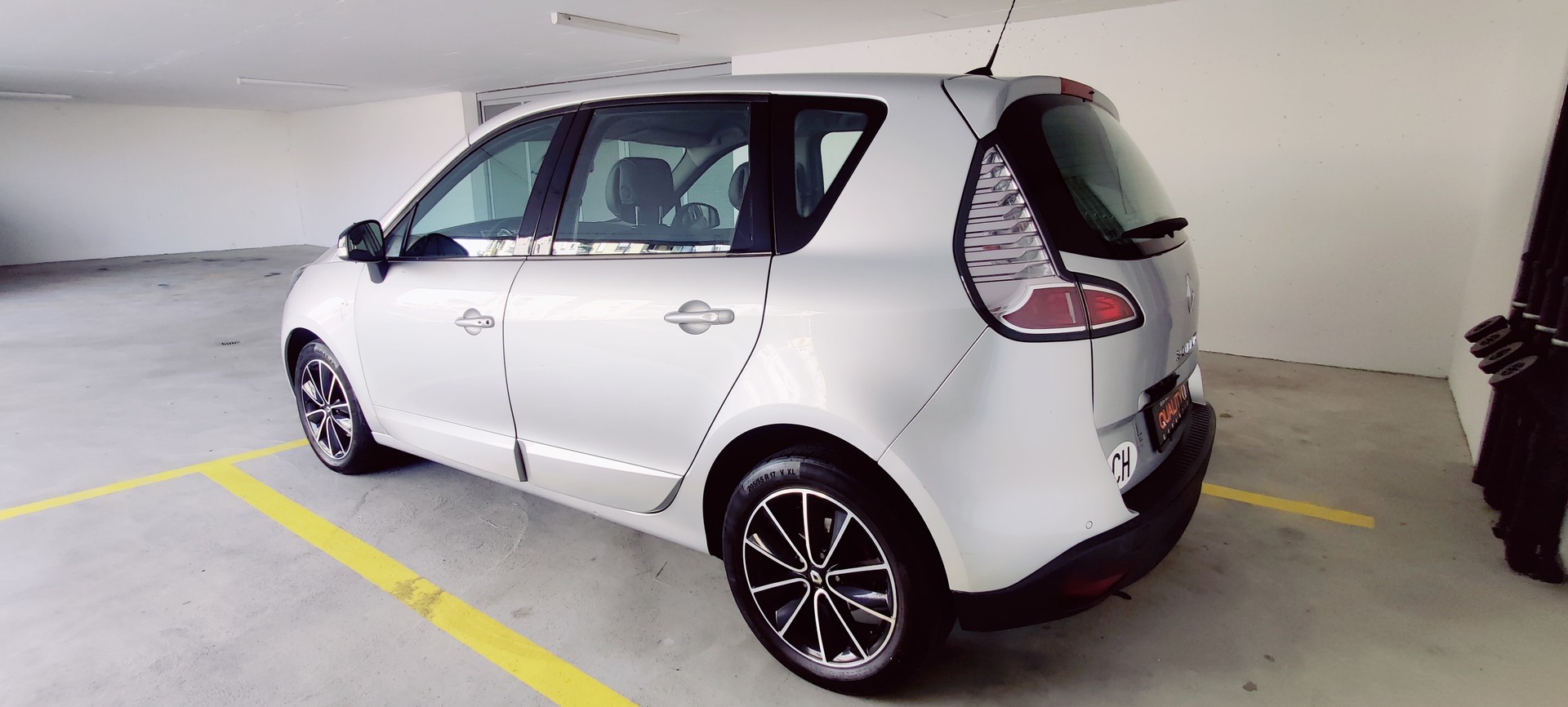 RENAULT Scénic 1.4 16V Turbo Dynamique-image-3