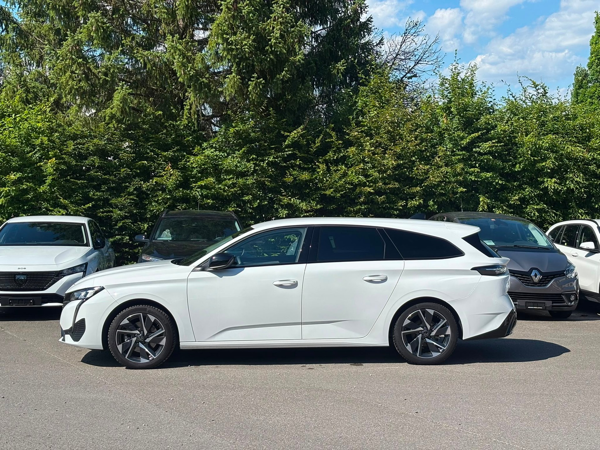 PEUGEOT 308 SW 1.5 BlueHDI Allure Pack EAT8-image-3