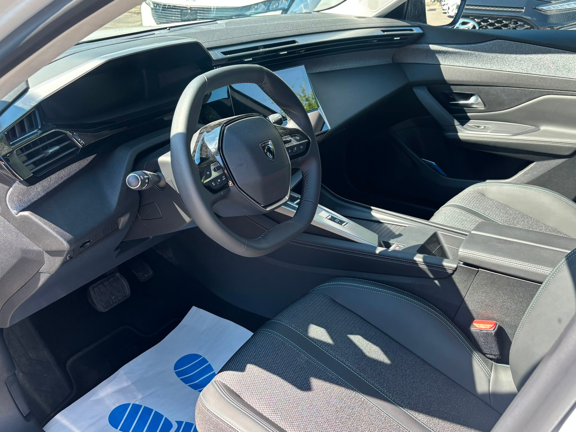 PEUGEOT 308 SW 1.5 BlueHDI Allure Pack EAT8-image-8