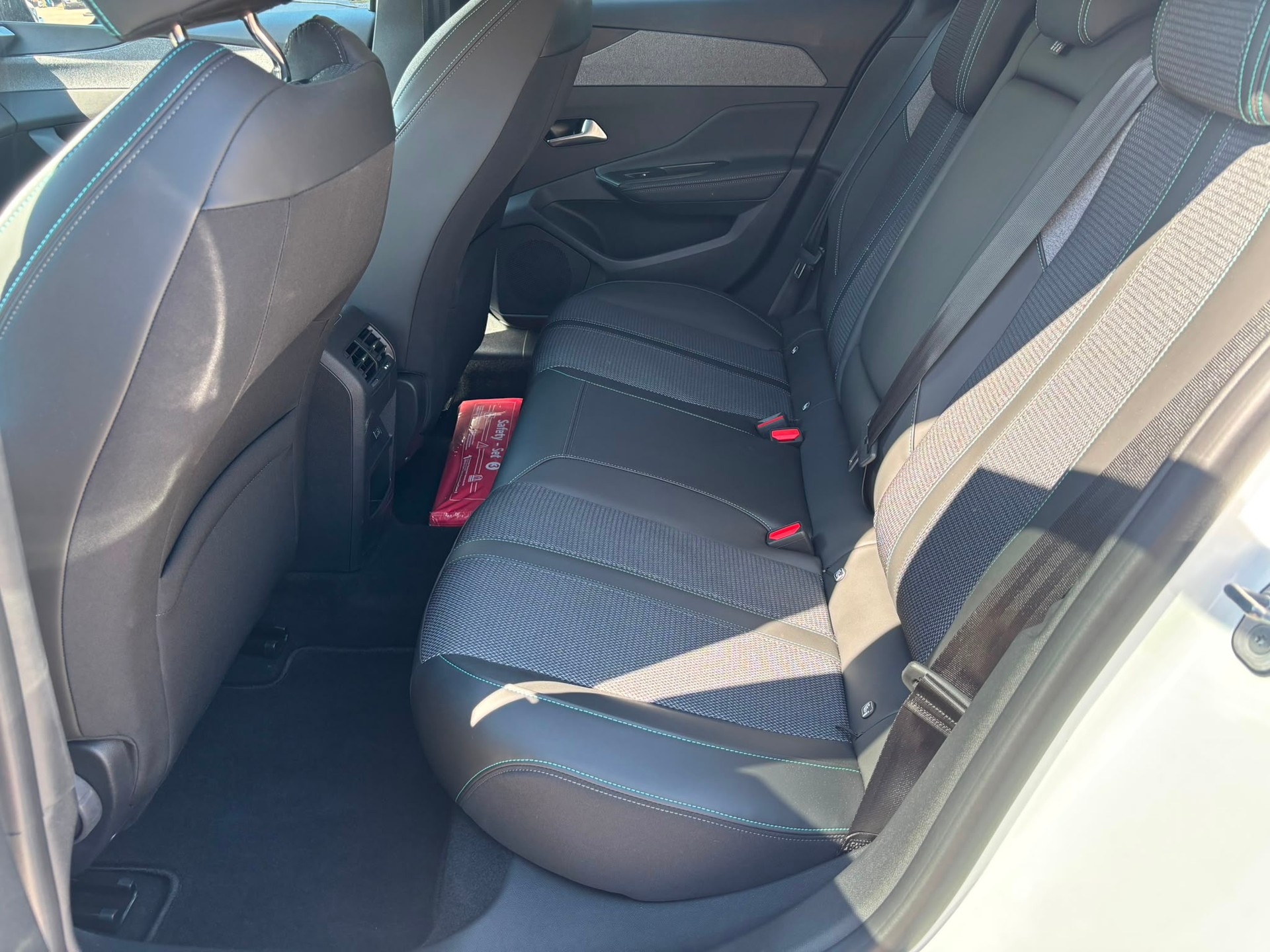 PEUGEOT 308 SW 1.5 BlueHDI Allure Pack EAT8-image-11