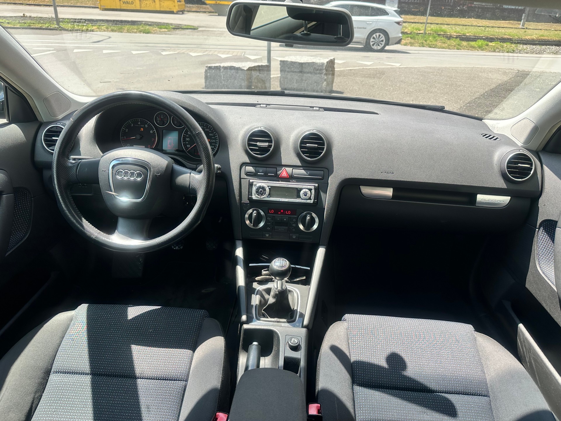 AUDI A3 Sportback 2.0 Turbo FSI Ambition quattro-image-10