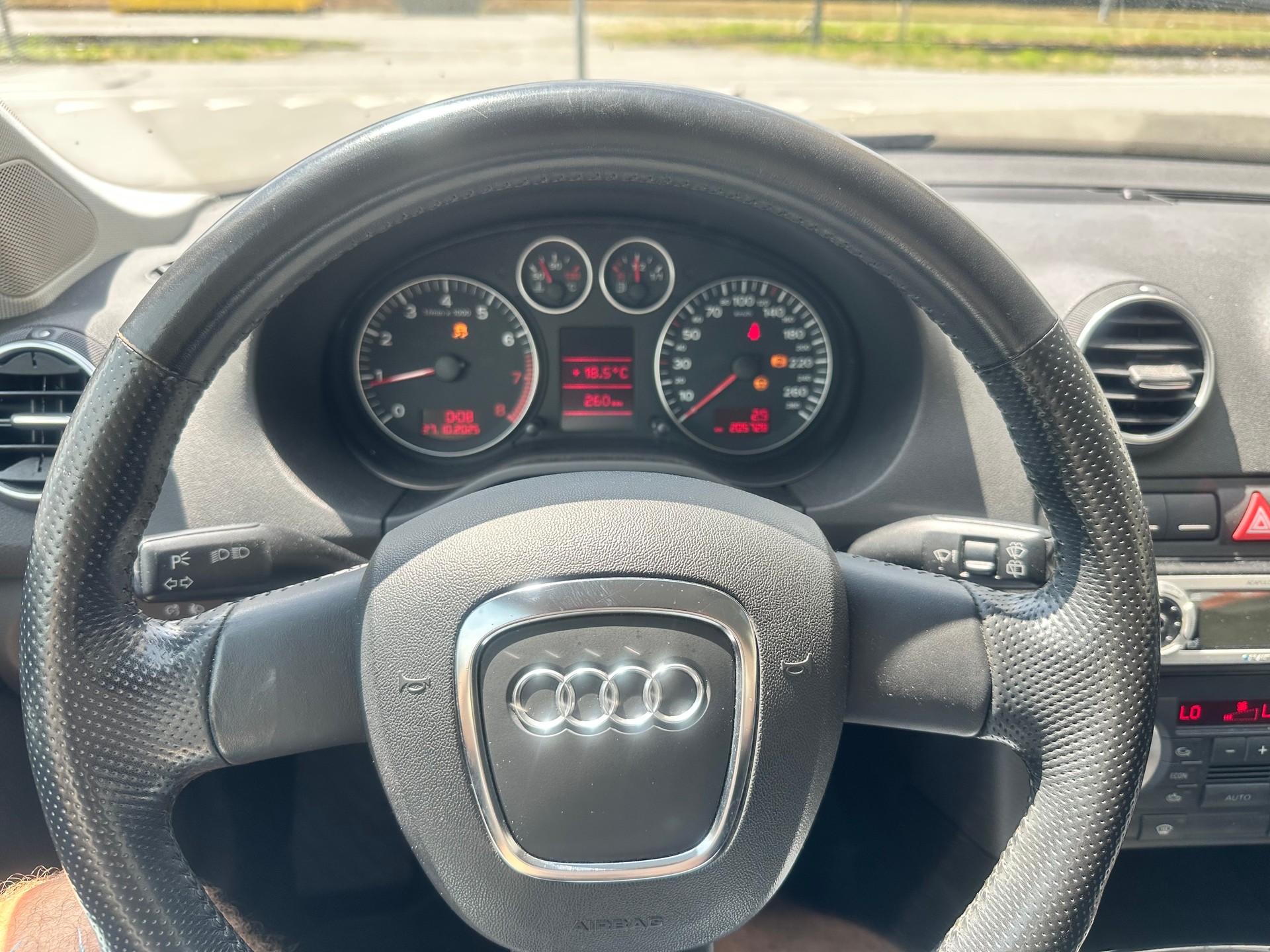 AUDI A3 Sportback 2.0 Turbo FSI Ambition quattro-image-9
