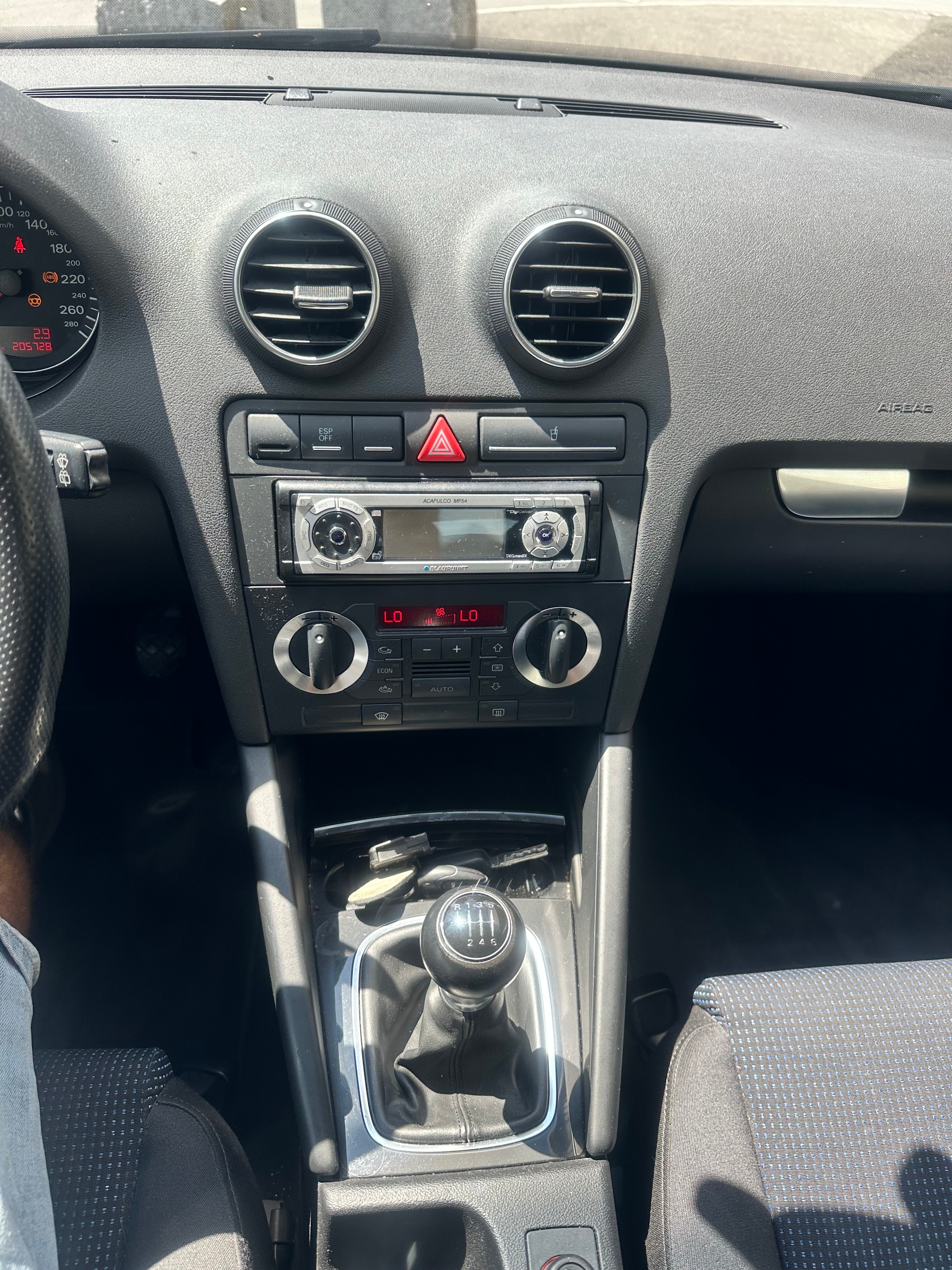 AUDI A3 Sportback 2.0 Turbo FSI Ambition quattro-image-11