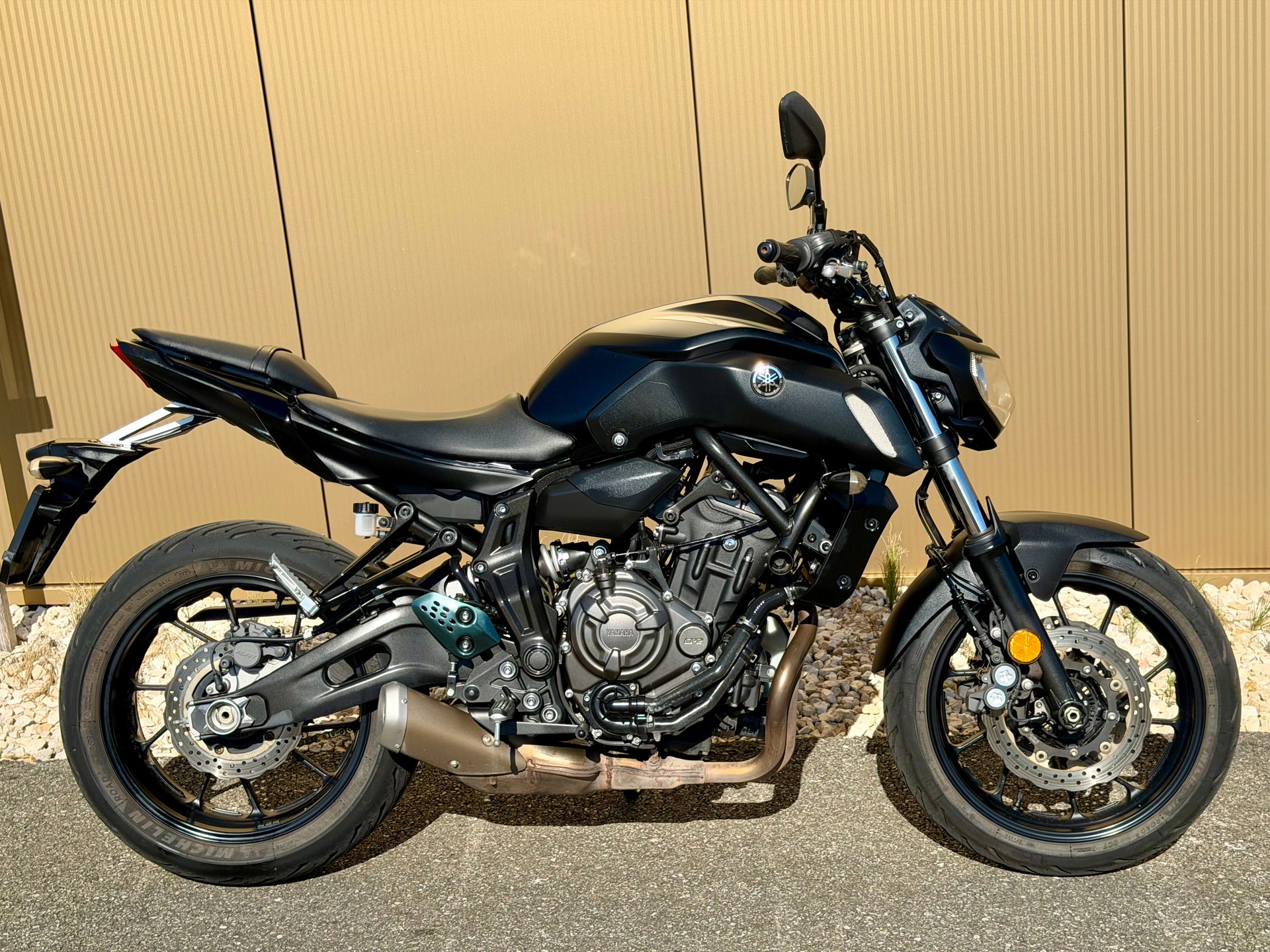 YAMAHA MT-07 ABS (35kW)-showroom-element-3