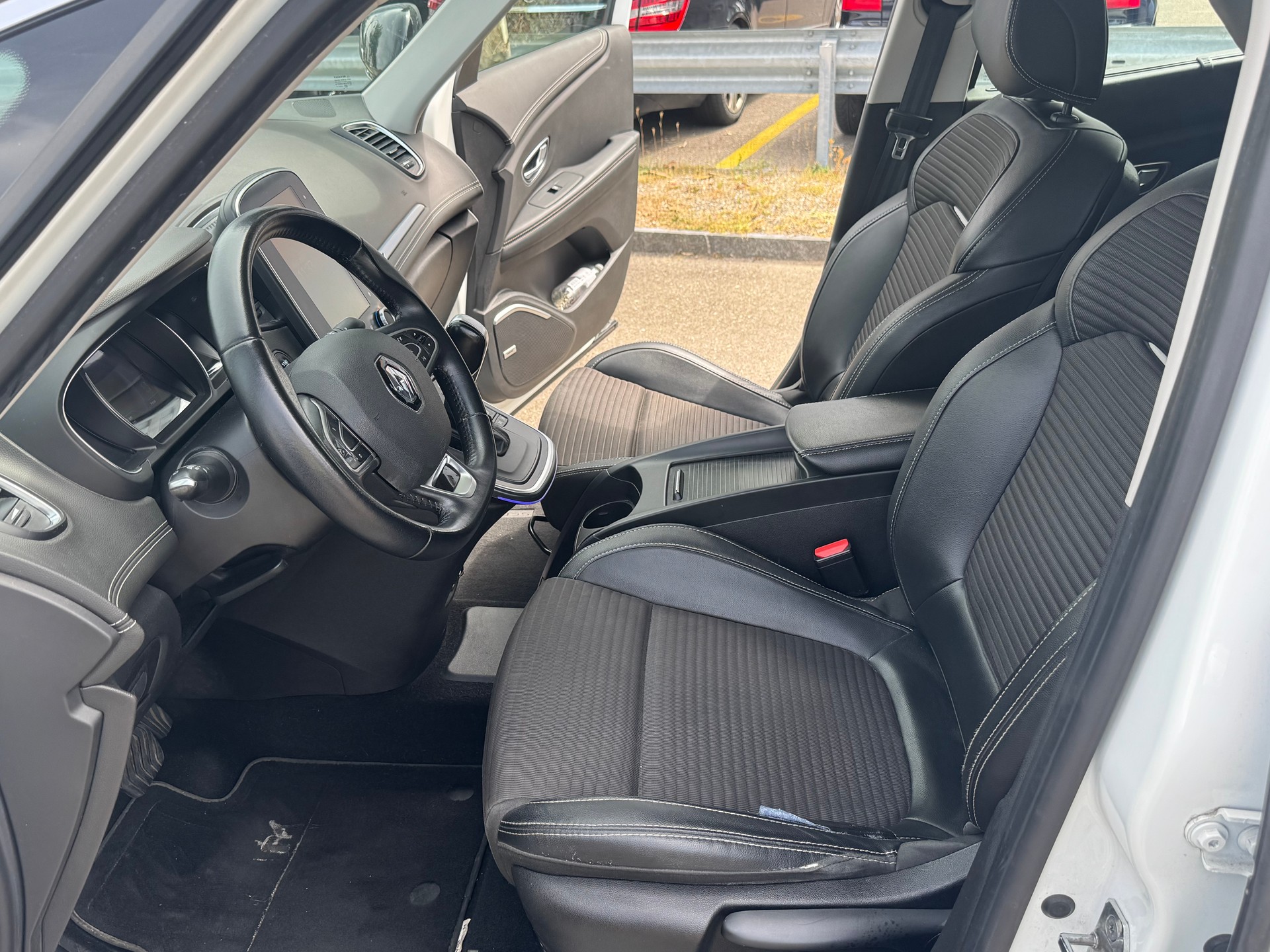 RENAULT Grand Scénic 1.3 16V Turbo Initiale Paris EDC-image-8
