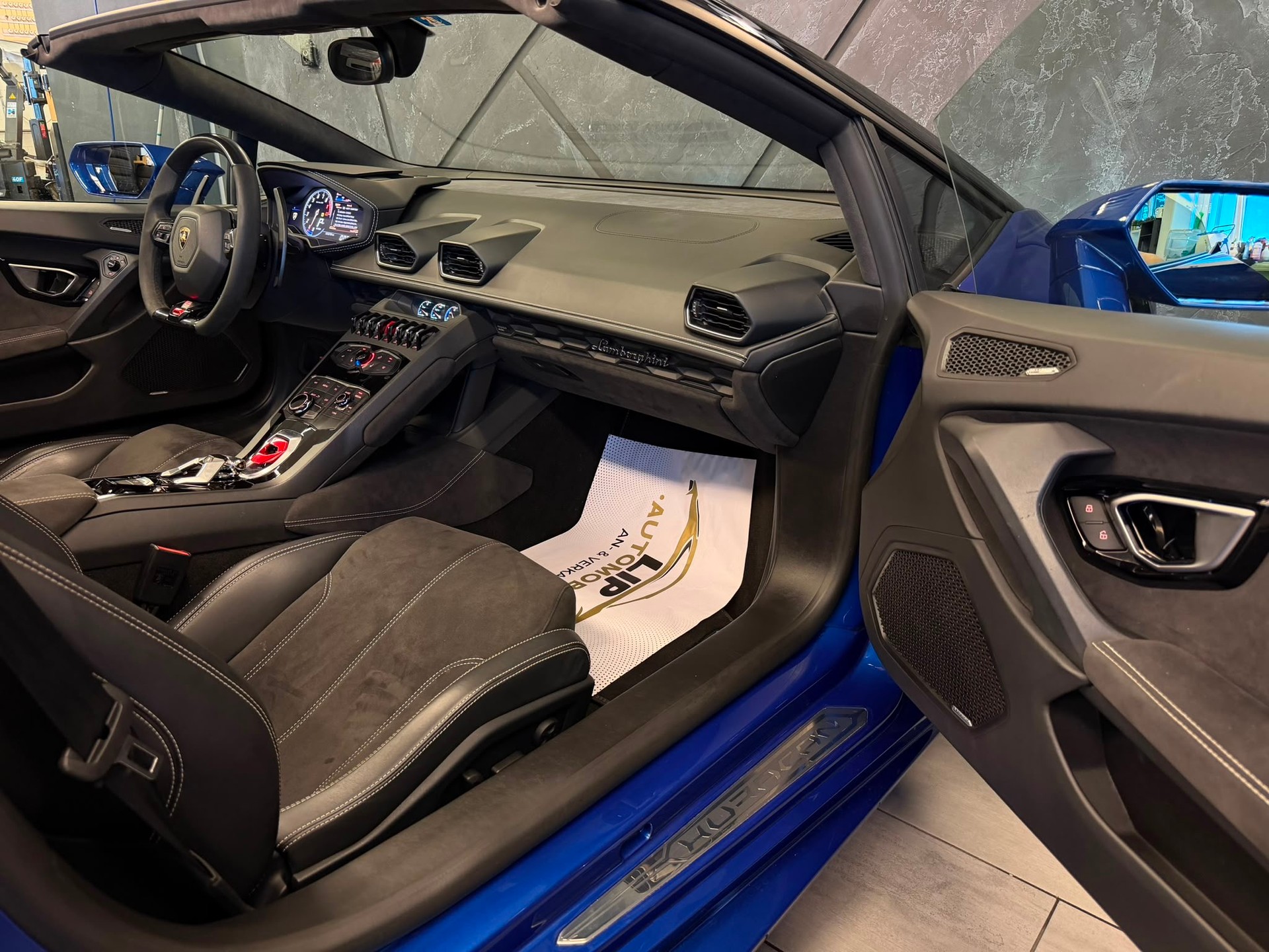 LAMBORGHINI Huracan LP610-4 Spyder DCT-image-16
