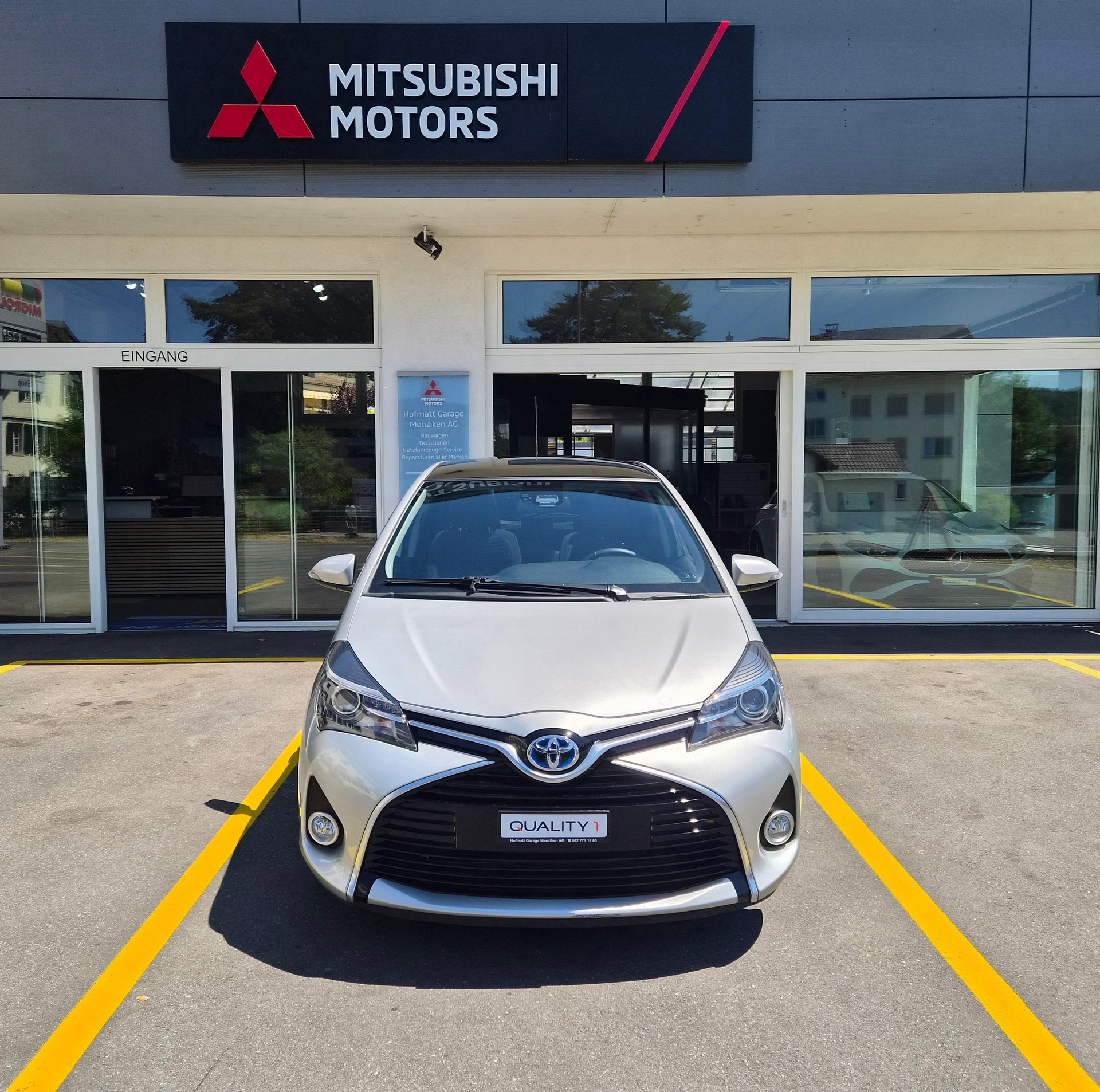 TOYOTA Yaris 1.5 VVT-i HSD Style Bi-tone-image-0