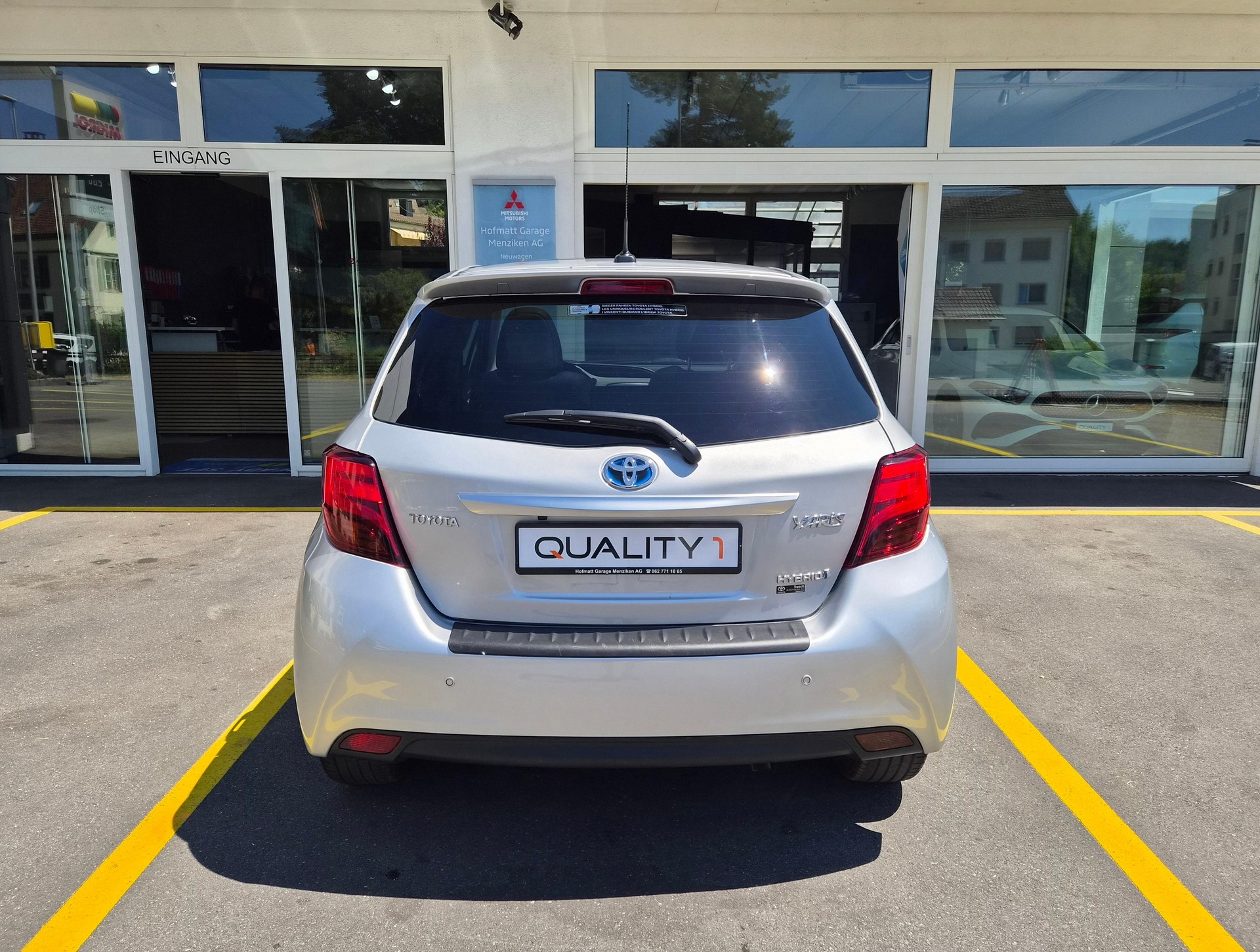 TOYOTA Yaris 1.5 VVT-i HSD Style Bi-tone-image-4