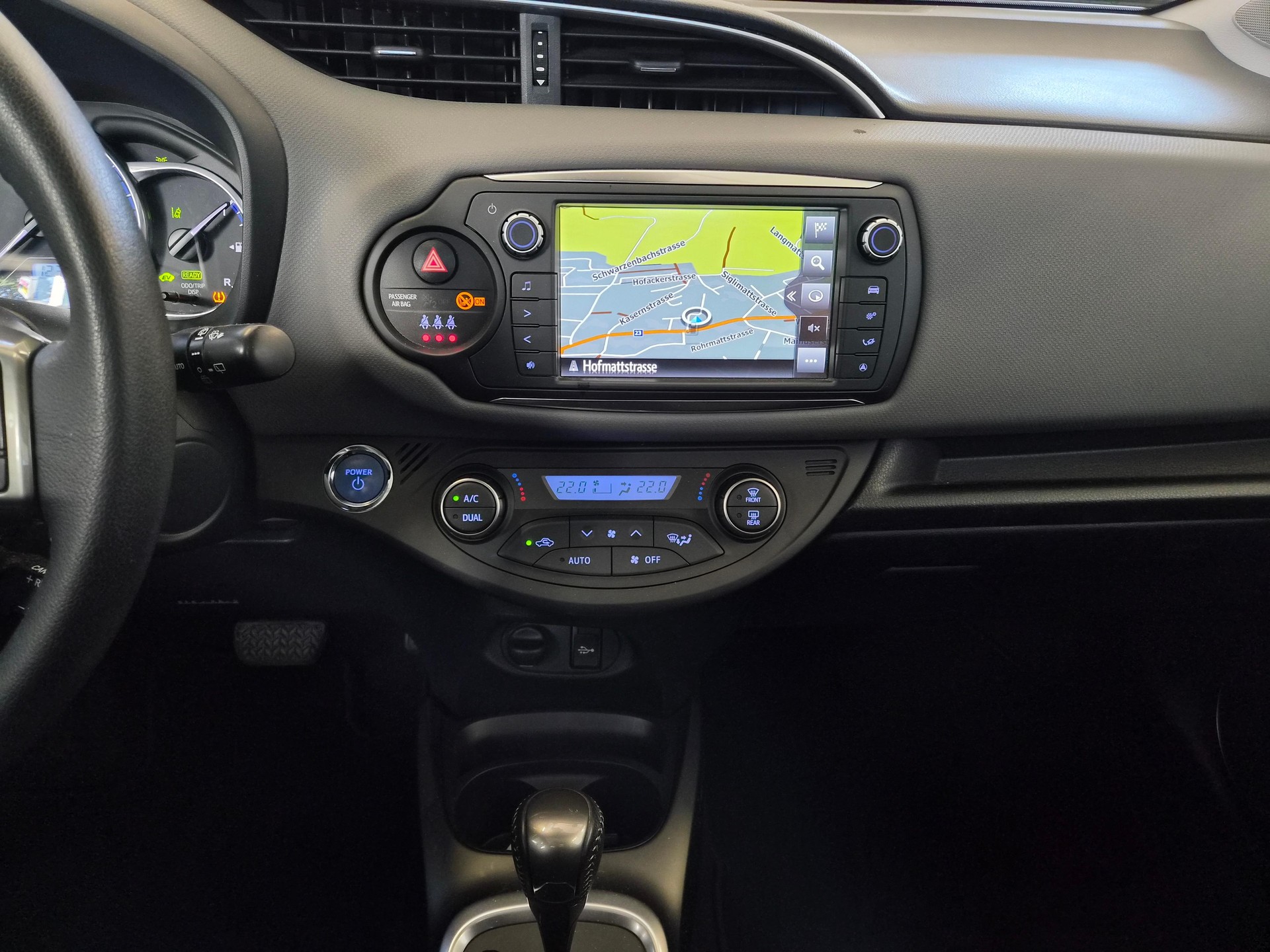 TOYOTA Yaris 1.5 VVT-i HSD Style Bi-tone-image-12
