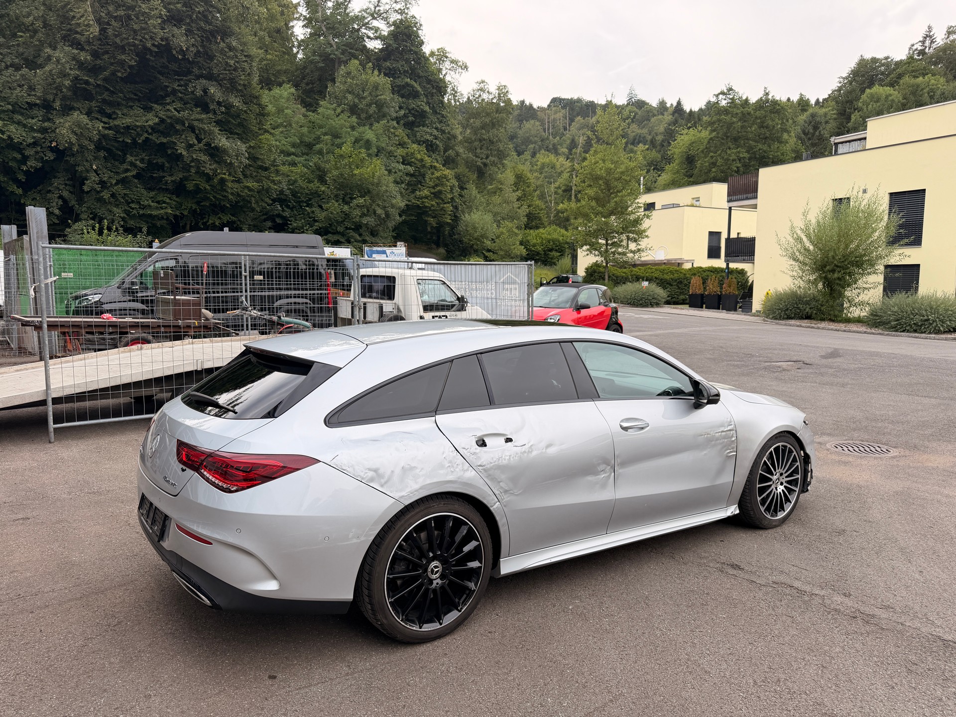MERCEDES-BENZ CLA Shooting Brake 220 d 4Matic AMG Line-image-4