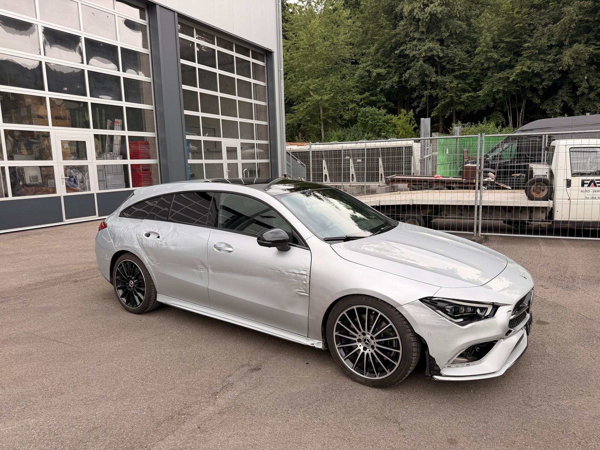 MERCEDES-BENZ CLA Shooting Brake 220 d 4Matic AMG Line-image-3