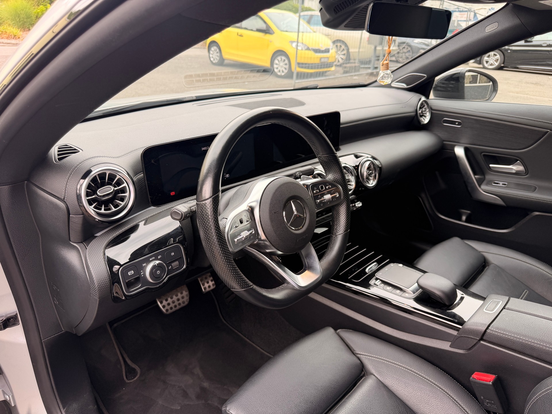 MERCEDES-BENZ CLA Shooting Brake 220 d 4Matic AMG Line-image-6