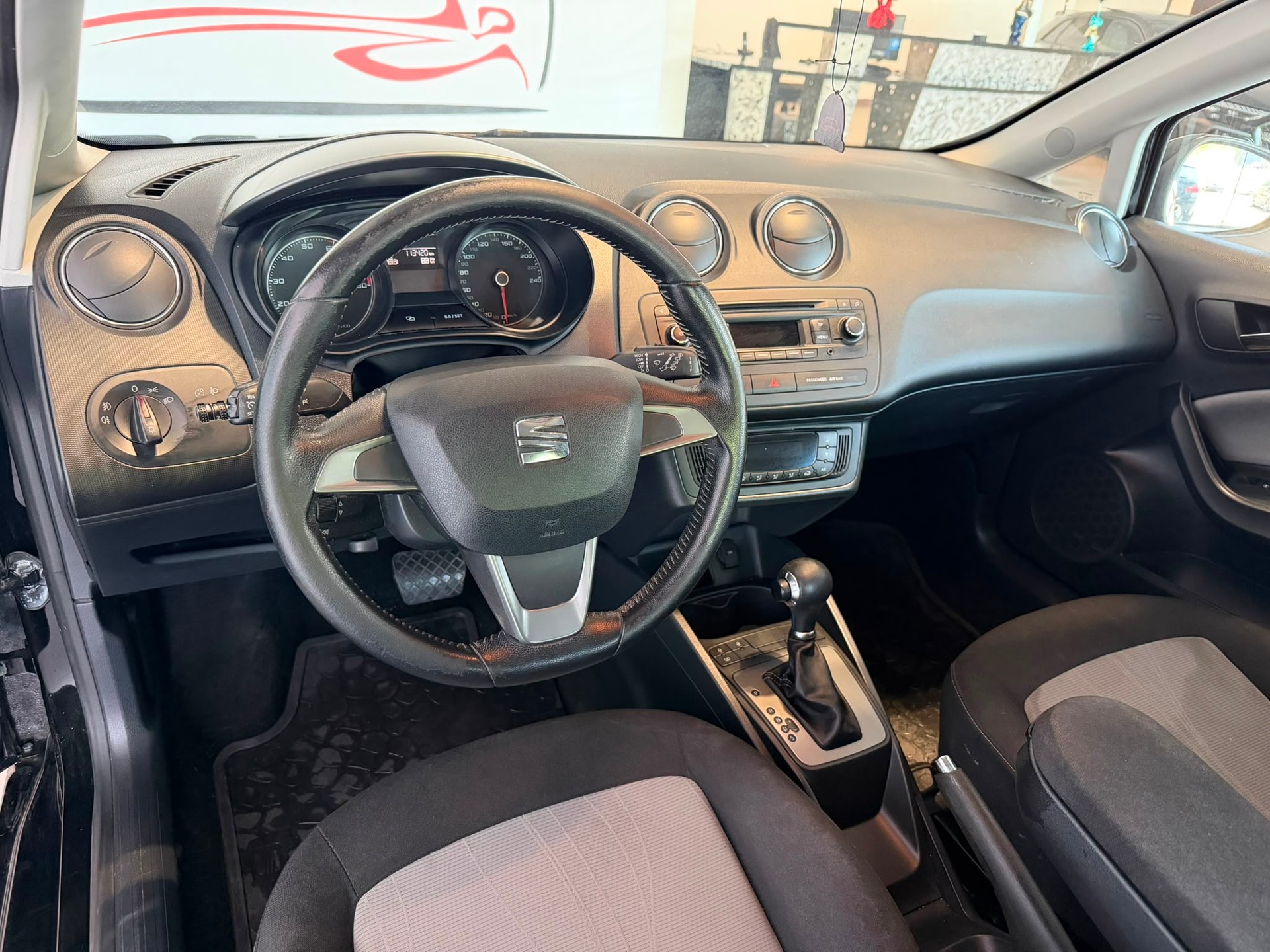 SEAT Ibiza SC 1.2 TSI FR DSG-image-9