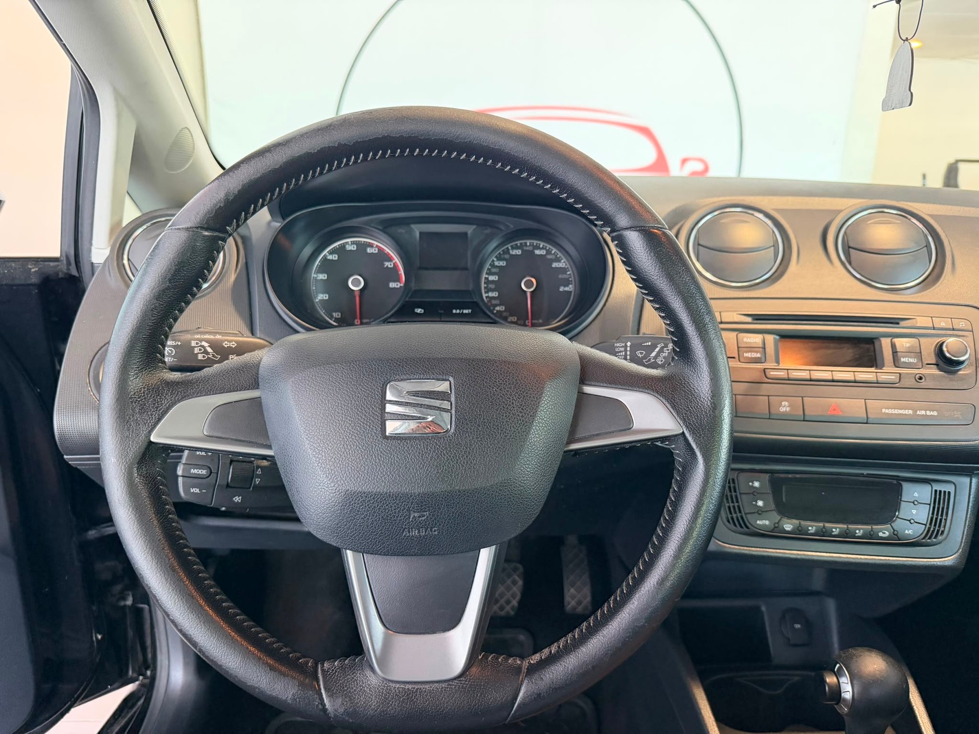 SEAT Ibiza SC 1.2 TSI FR DSG-image-8