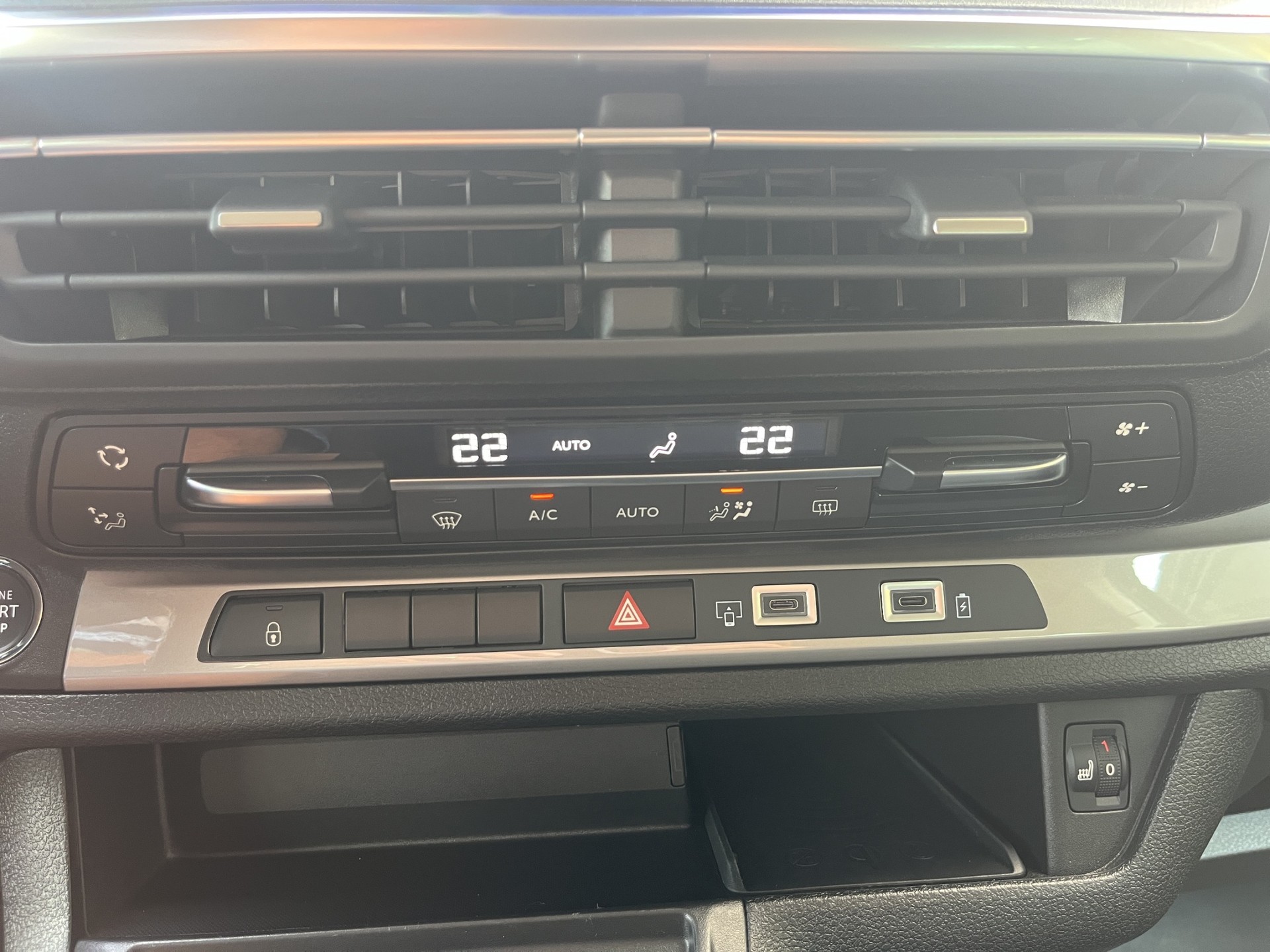 CITROEN Spacetourer 2.2 BlueHDi You XL *9 Plätzer, Automat, AHK,*-image-21