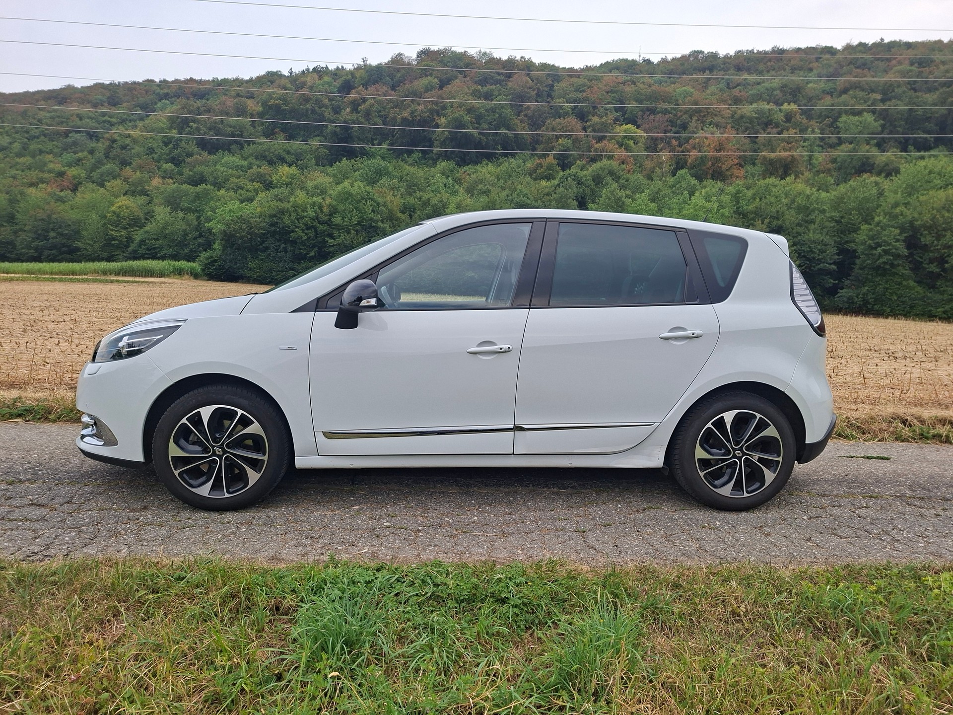 RENAULT Scénic 1.2 16V Turbo Bose-image-1