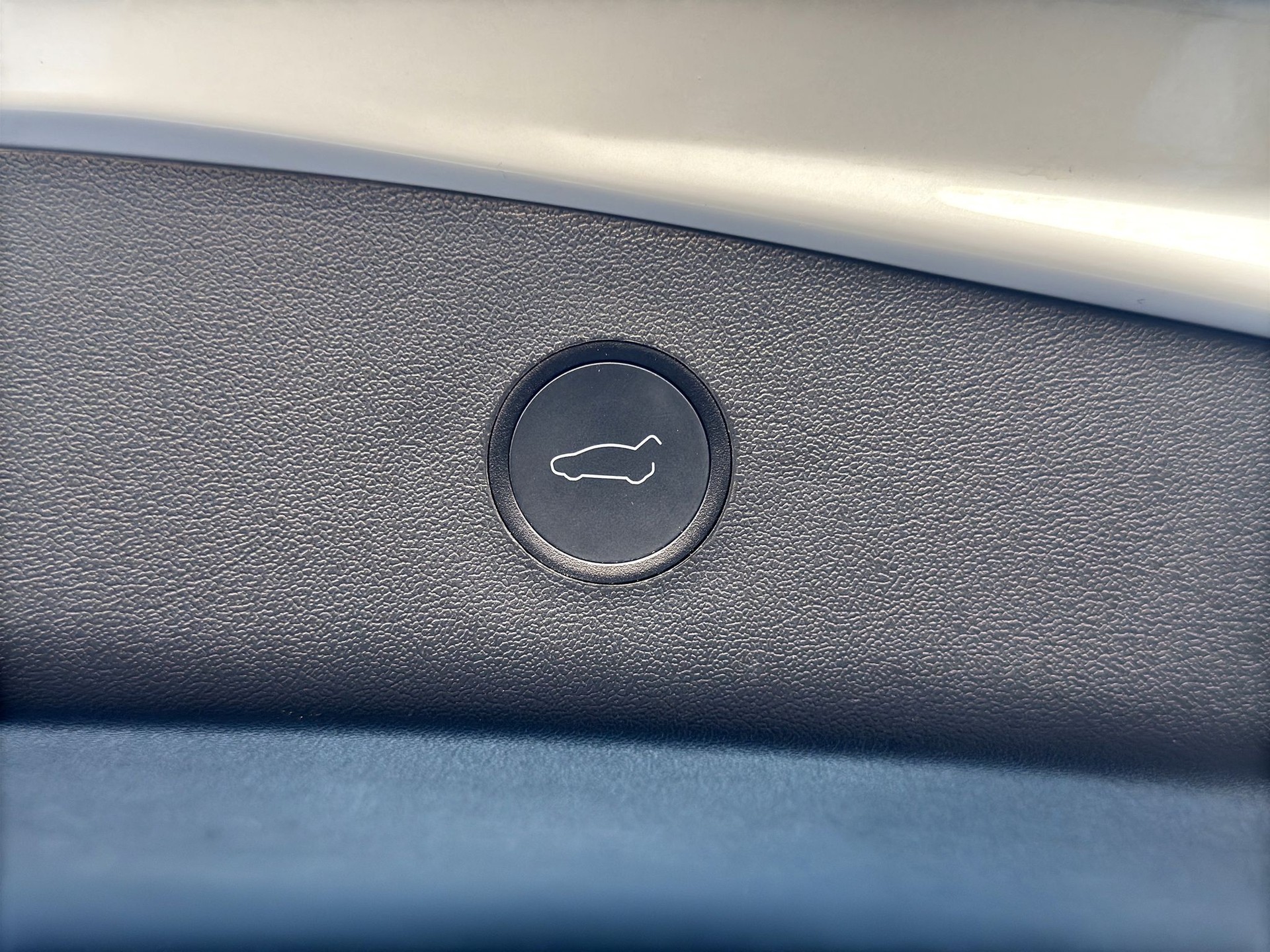 TESLA Model 3 Long Range Dual Motor AWD-image-21