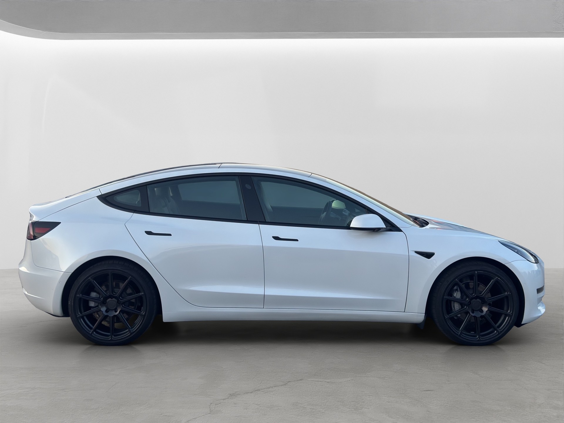TESLA Model 3 Long Range Dual Motor AWD-image-5