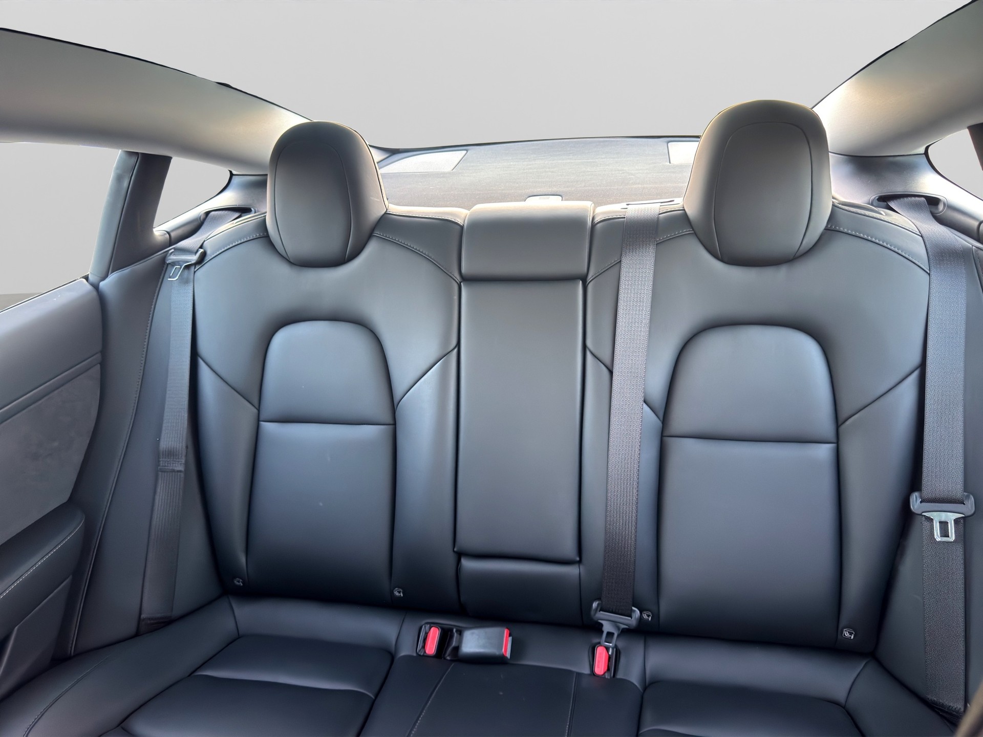 TESLA Model 3 Long Range Dual Motor AWD-image-17