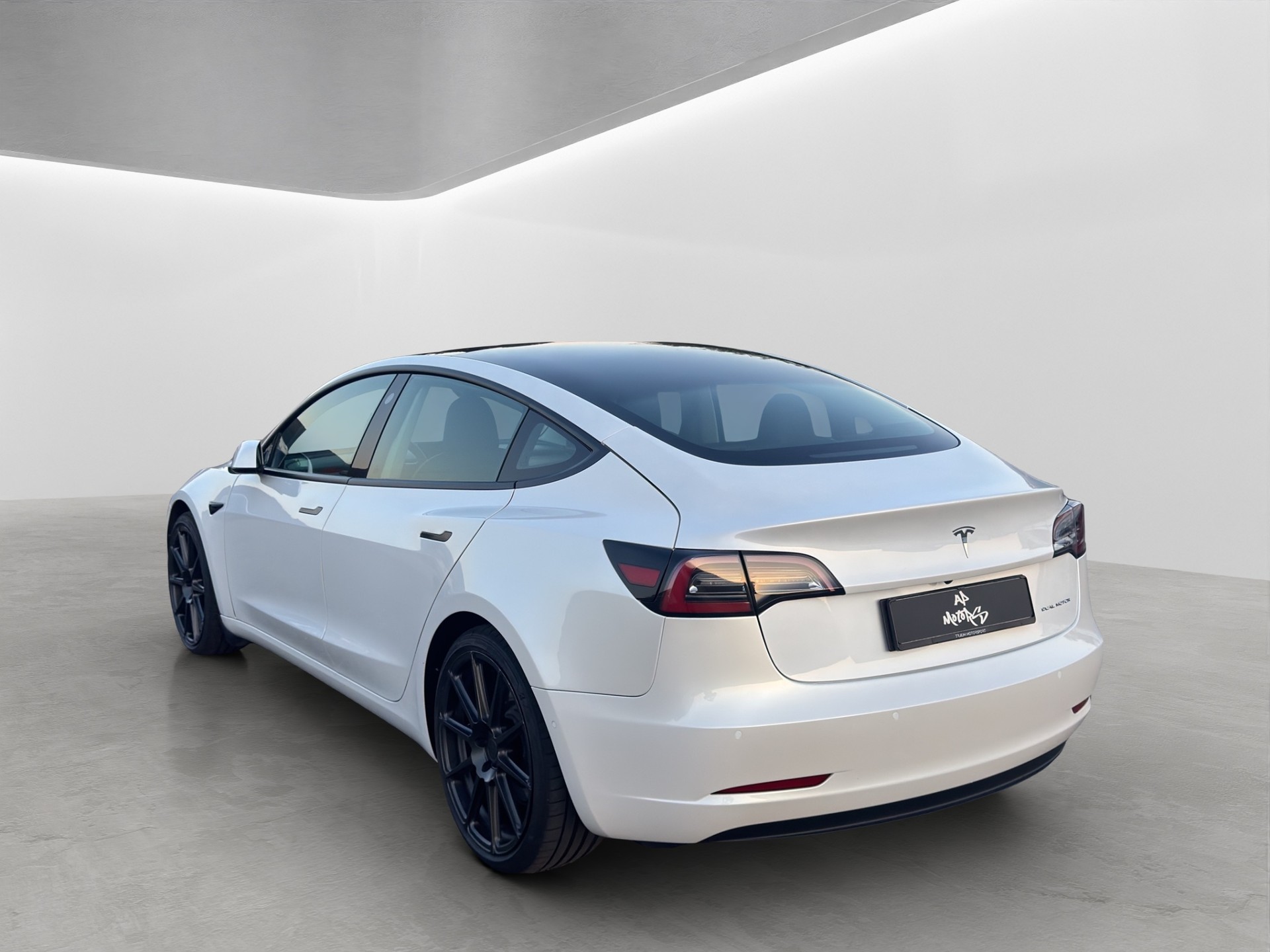 TESLA Model 3 Long Range Dual Motor AWD-image-1