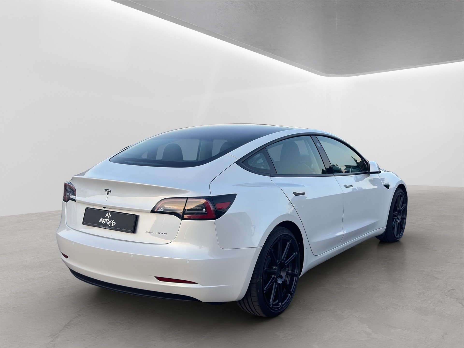 TESLA Model 3 Long Range Dual Motor AWD-image-3