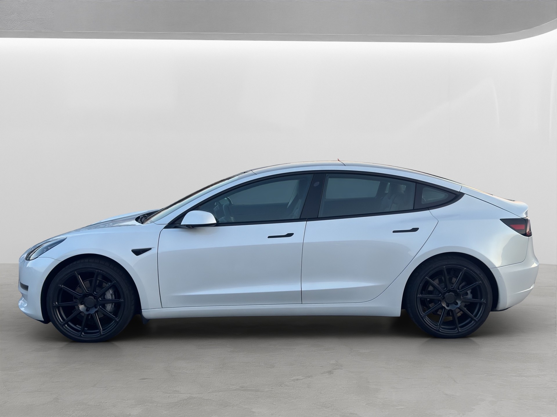 TESLA Model 3 Long Range Dual Motor AWD-image-4