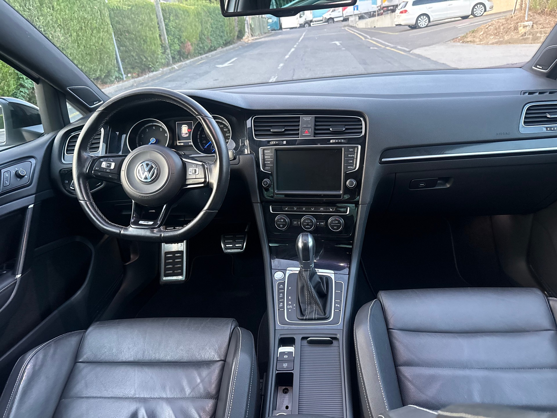 VW Golf 2.0 TSI R 4Motion DSG-image-9