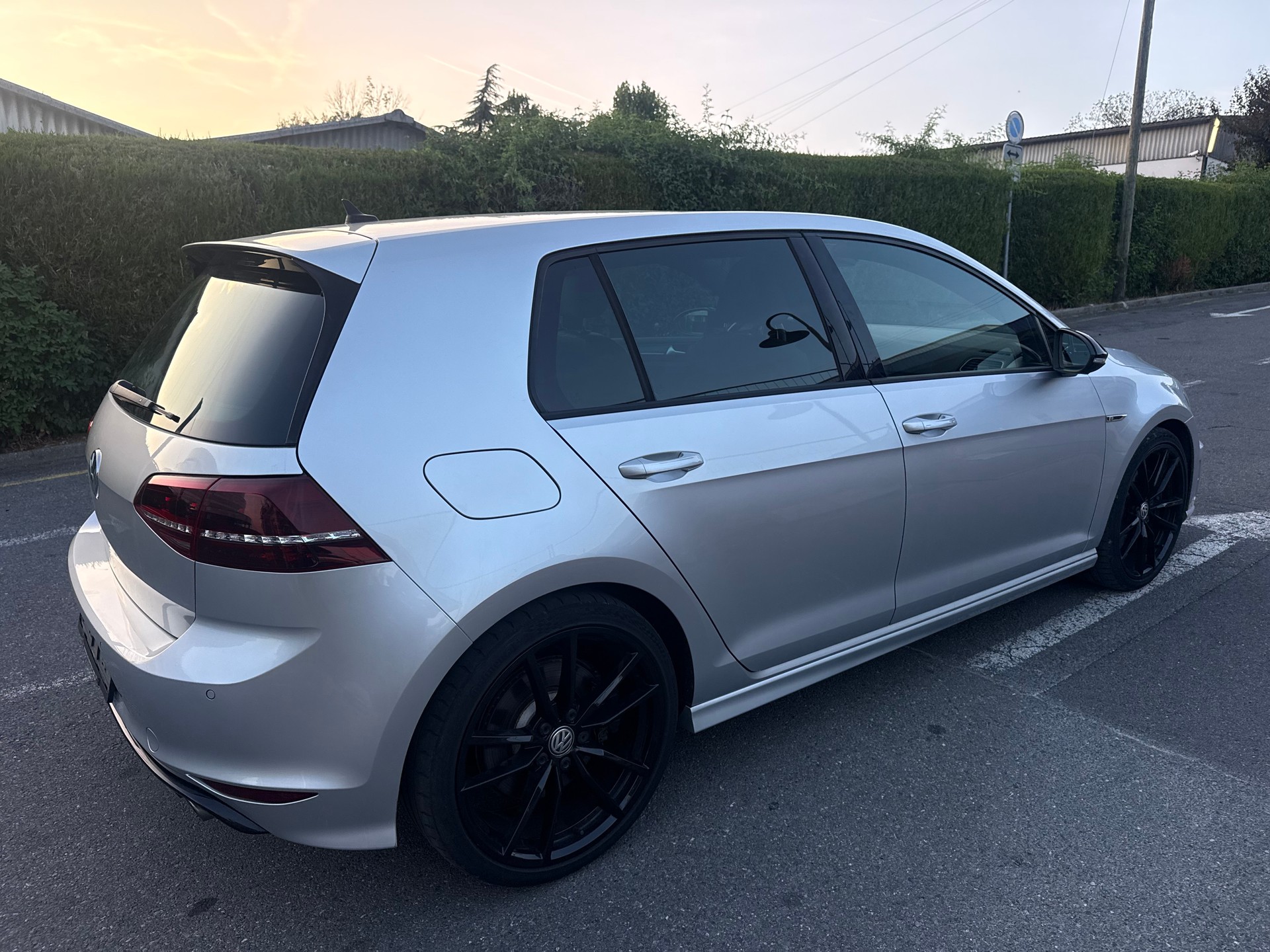VW Golf 2.0 TSI R 4Motion DSG-image-4