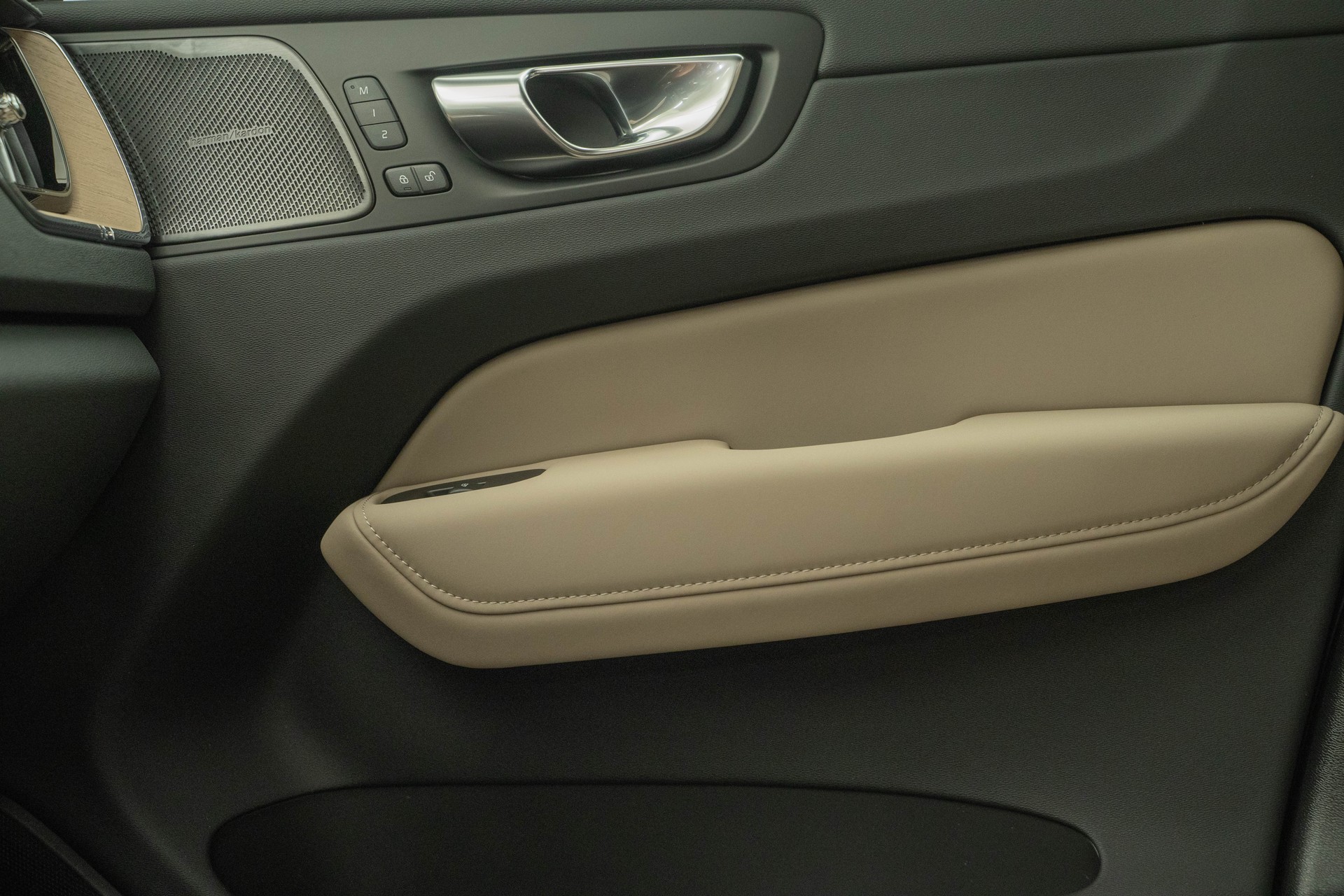 VOLVO XC60 2.0 T8 TE Ultra Bright eAWD-image-12