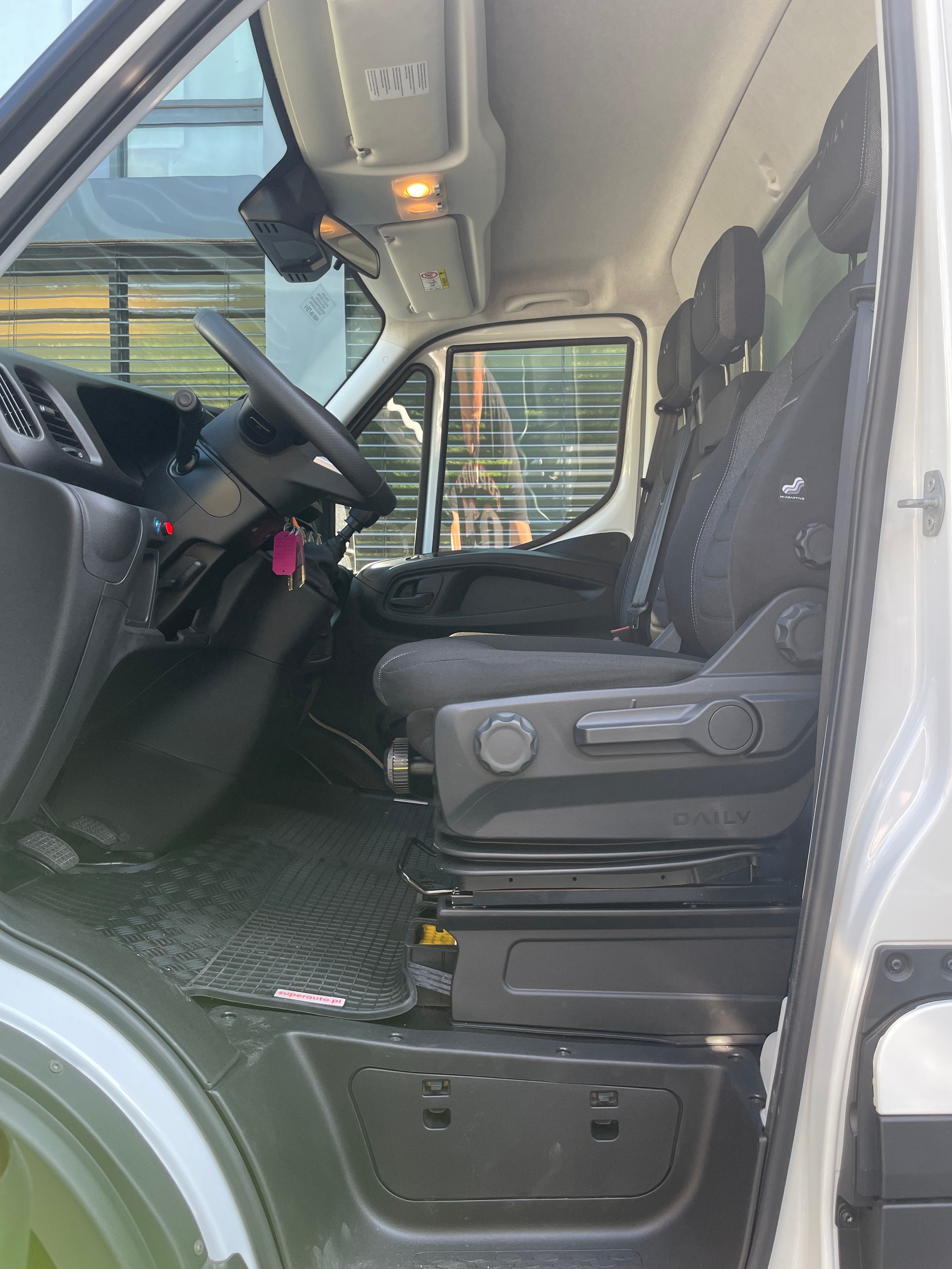 IVECO 35 S 18H V Kofferumbau mit Hebebühne-image-13
