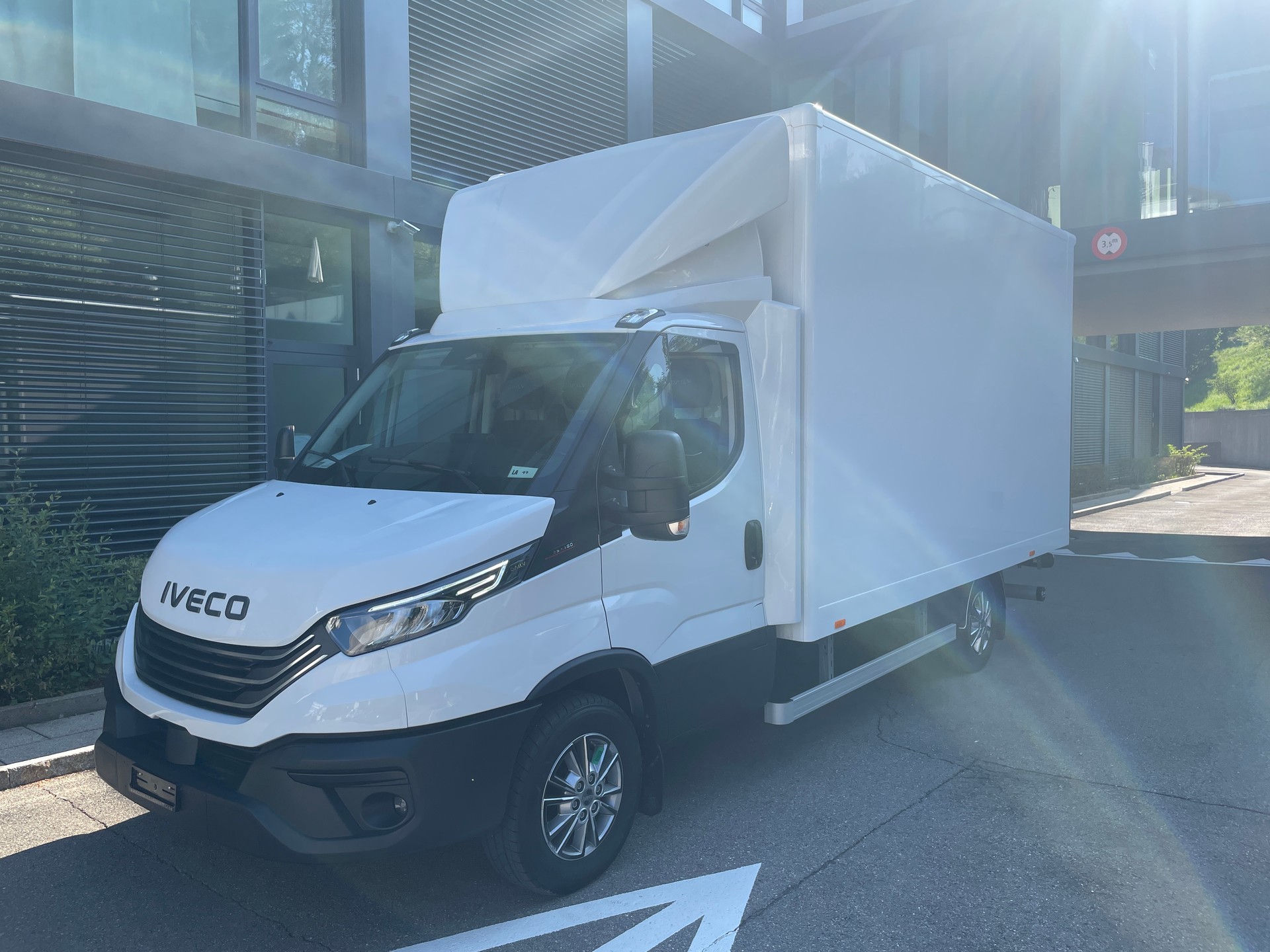 IVECO 35 S 18H V Kofferumbau mit Hebebühne-image-0