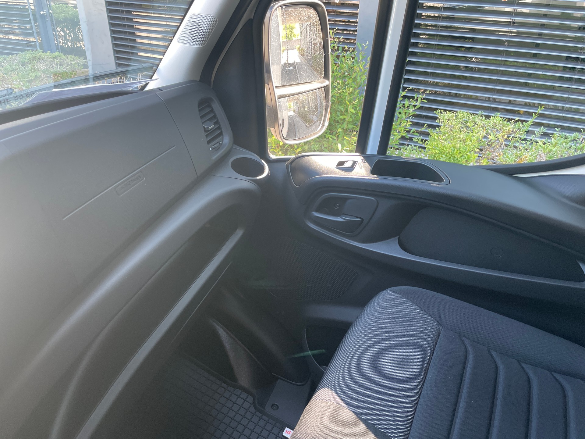 IVECO 35 S 18H V Kofferumbau mit Hebebühne-image-19