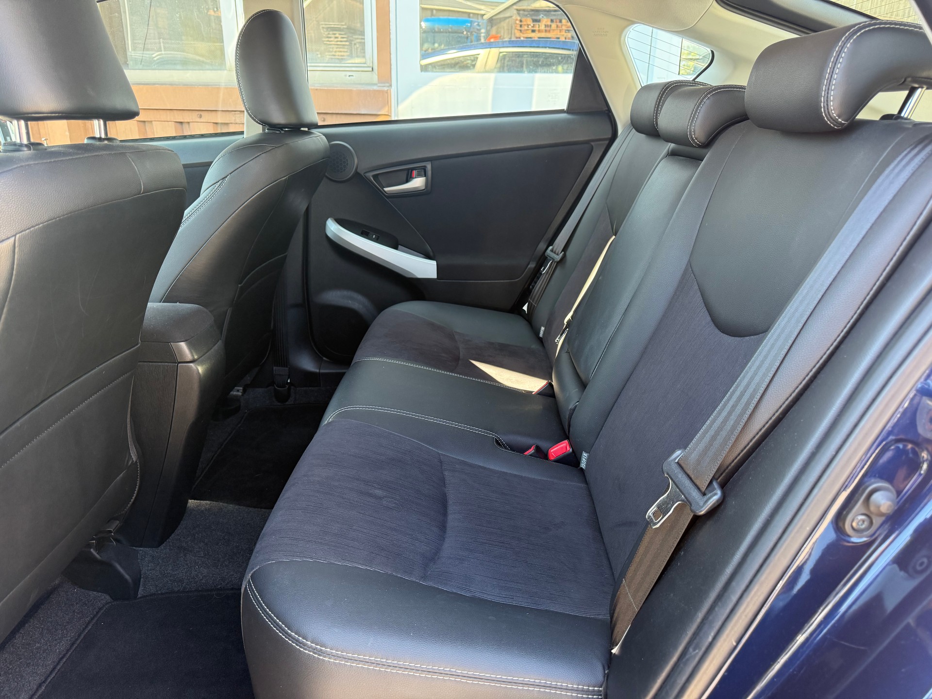 TOYOTA Prius 1.8 16V HSD Sol-image-4
