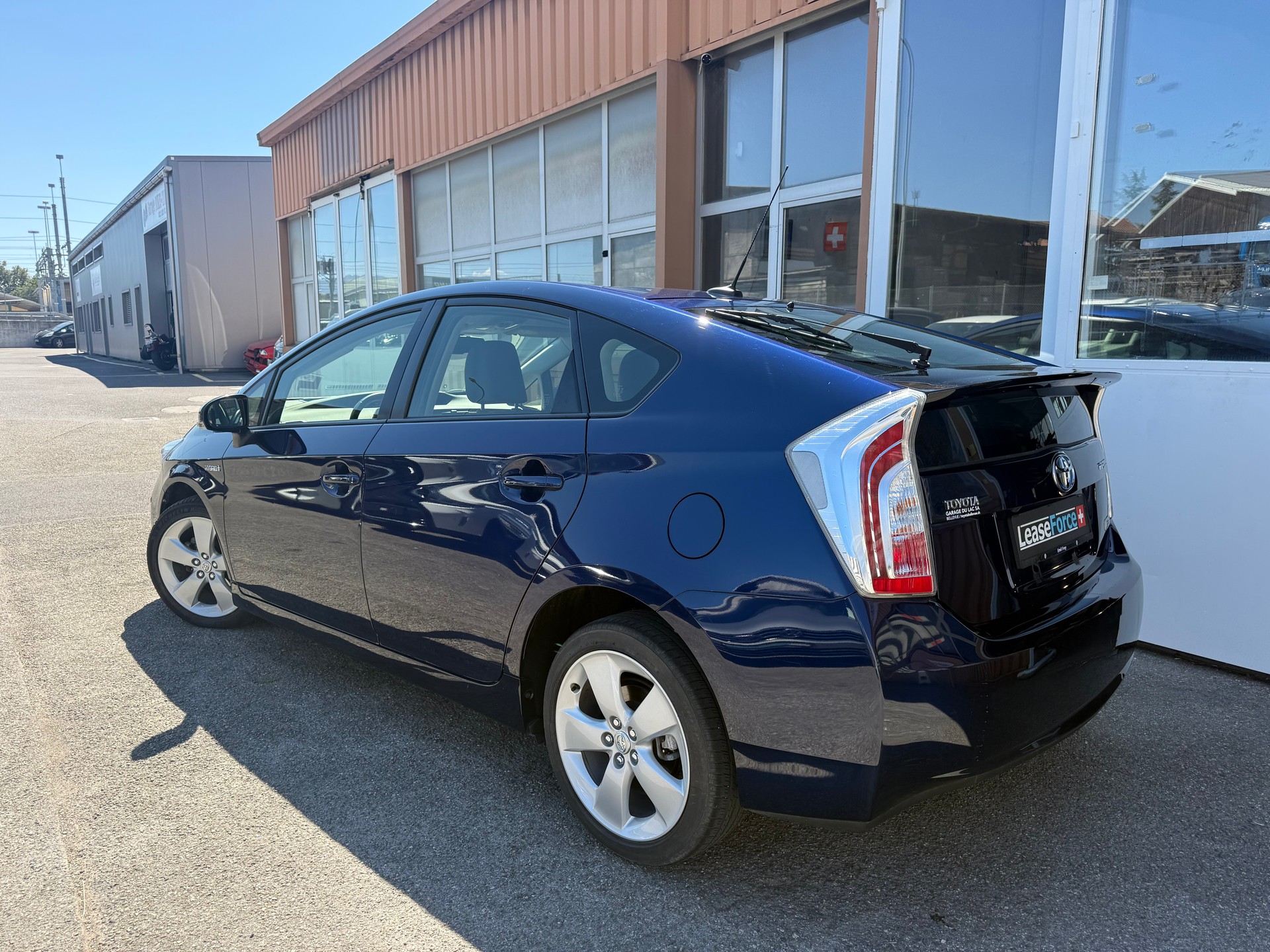 TOYOTA Prius 1.8 16V HSD Sol-image-3
