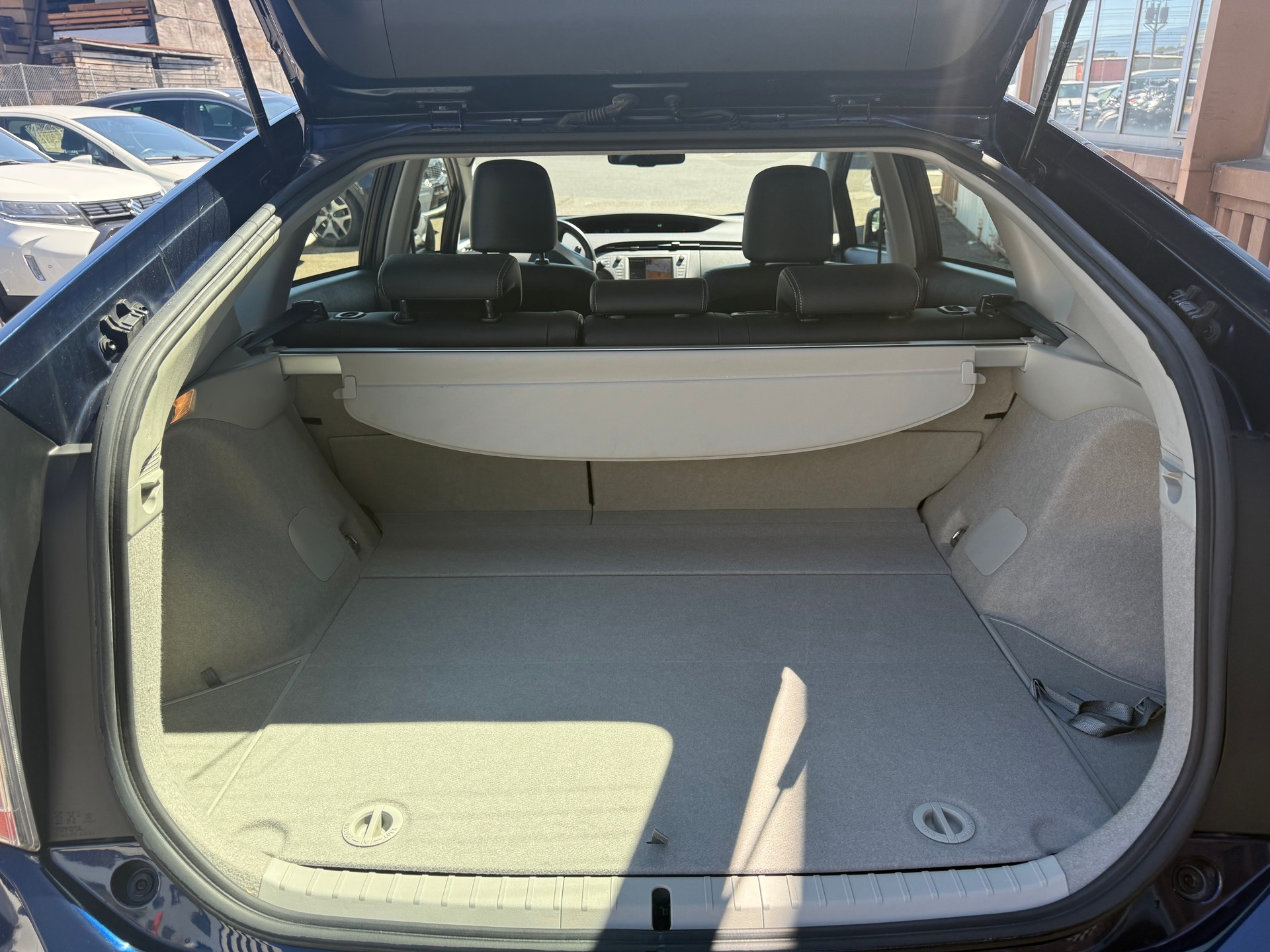 TOYOTA Prius 1.8 16V HSD Sol-image-12