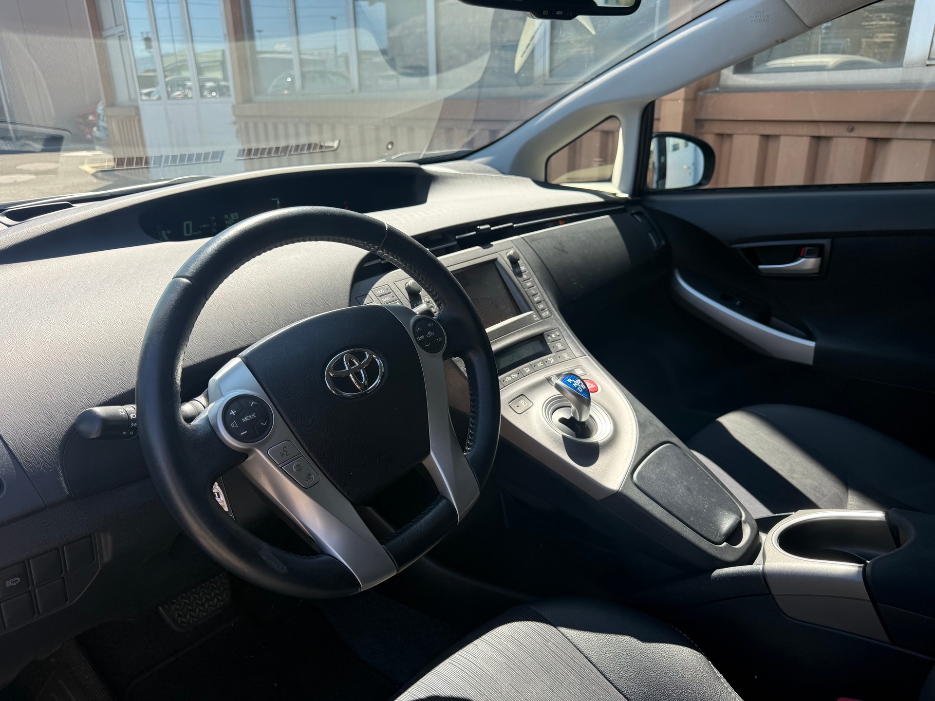 TOYOTA Prius 1.8 16V HSD Sol-image-10