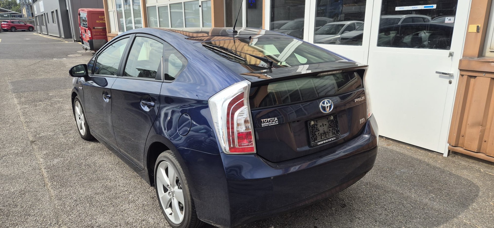 TOYOTA Prius 1.8 16V HSD Sol-image-3