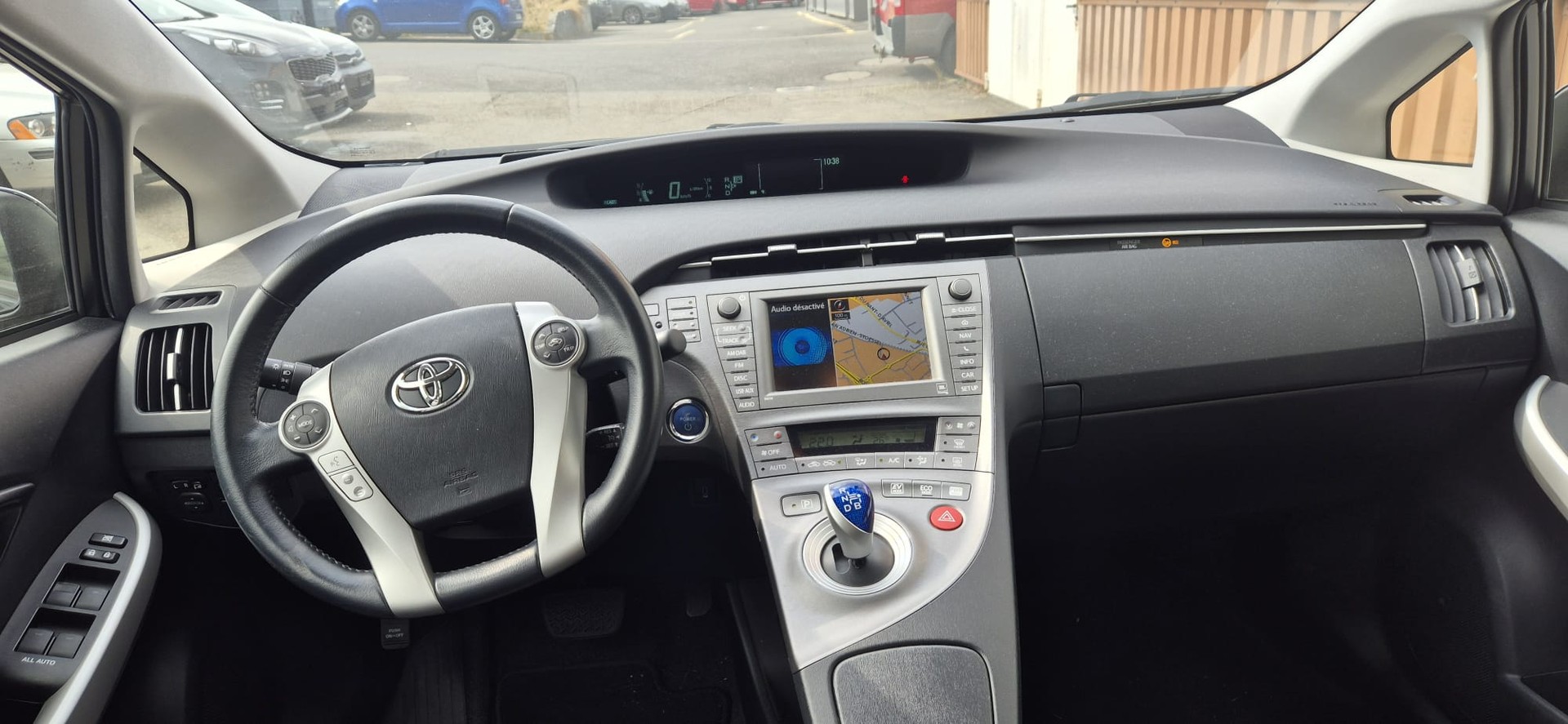 TOYOTA Prius 1.8 16V HSD Sol-image-2
