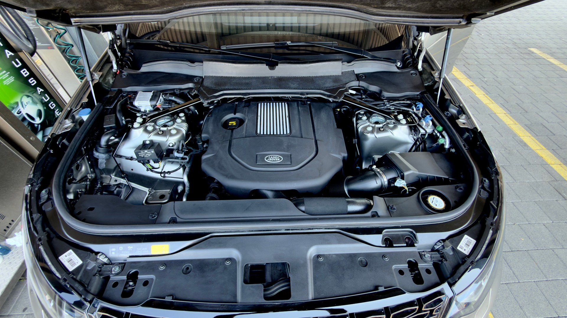 LAND ROVER 3.0 TDV6 HSE Luxury-image-9
