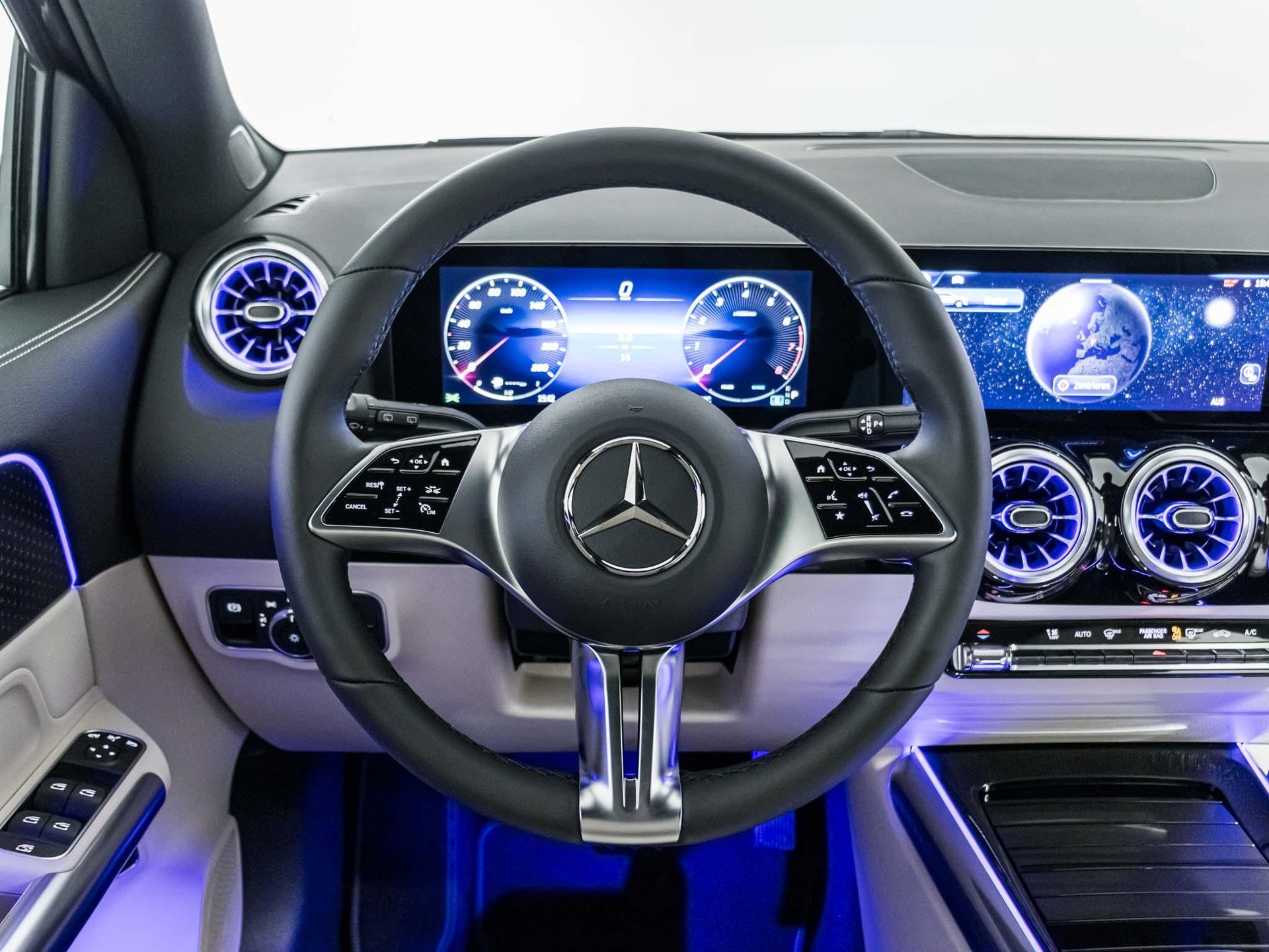 MERCEDES-BENZ GLA 250 4MATIC "Swiss Star"-image-10