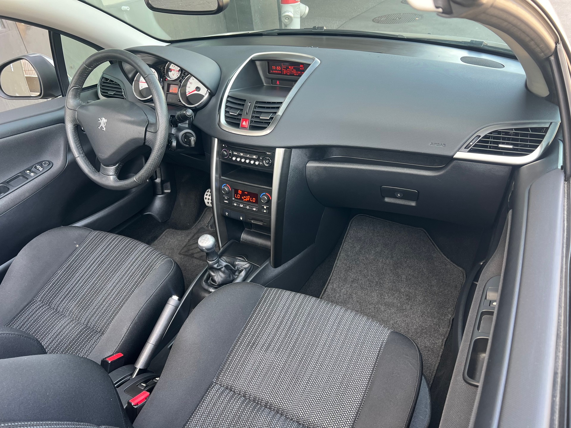 PEUGEOT 207 CC 1.6 16V Active-image-13