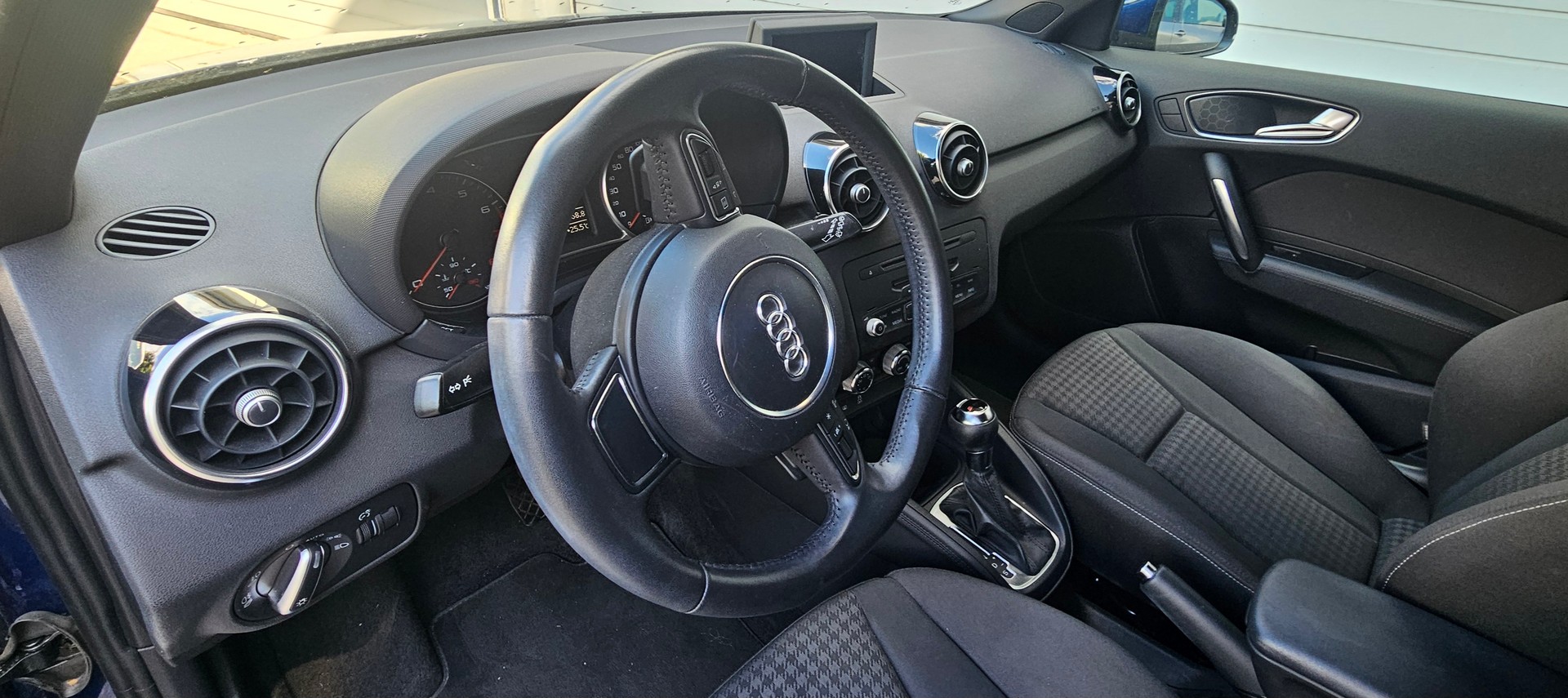 AUDI A1 Sportback 1.4 TFSI Ambition S-tronic-image-7