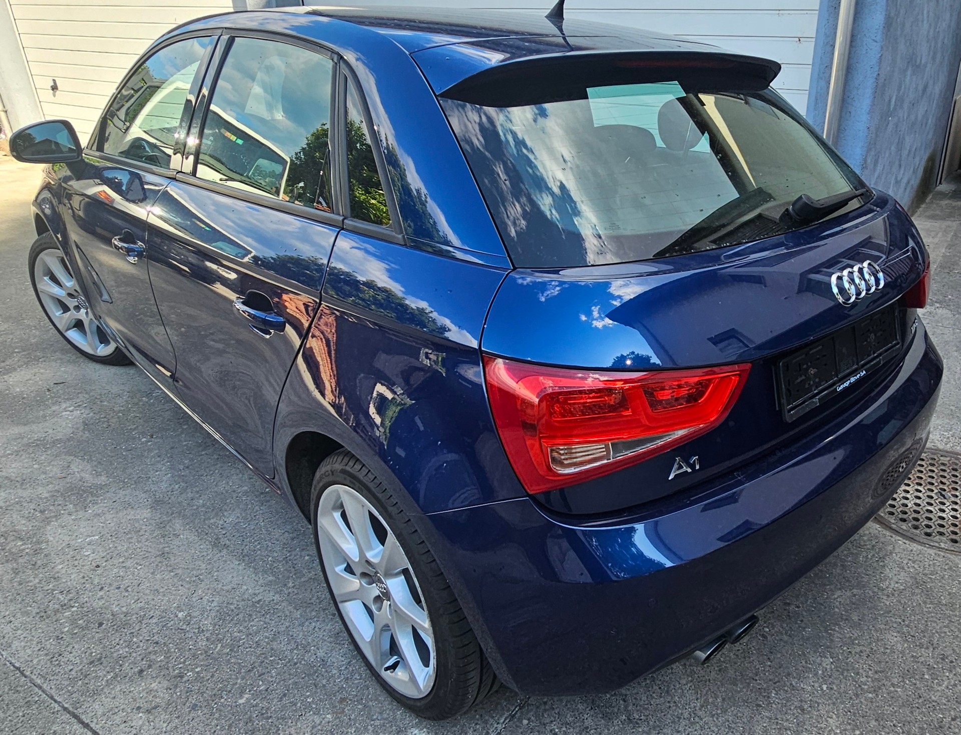 AUDI A1 Sportback 1.4 TFSI Ambition S-tronic-image-4