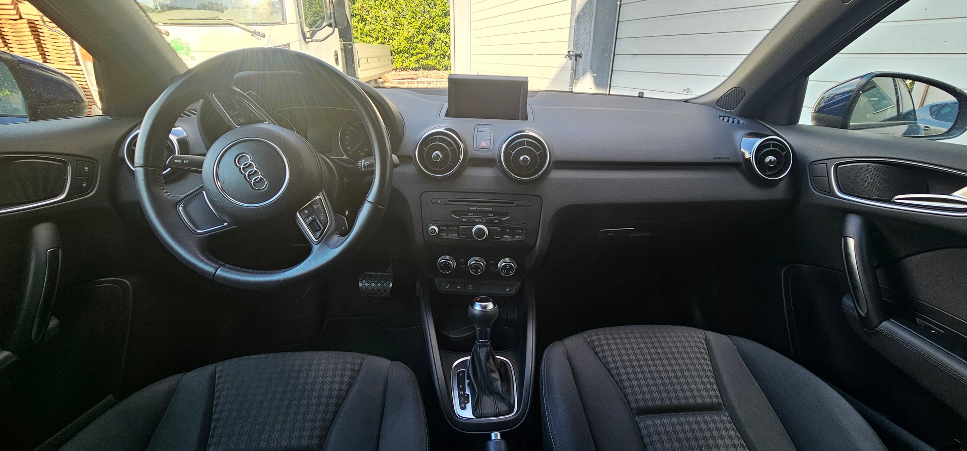 AUDI A1 Sportback 1.4 TFSI Ambition S-tronic-image-11