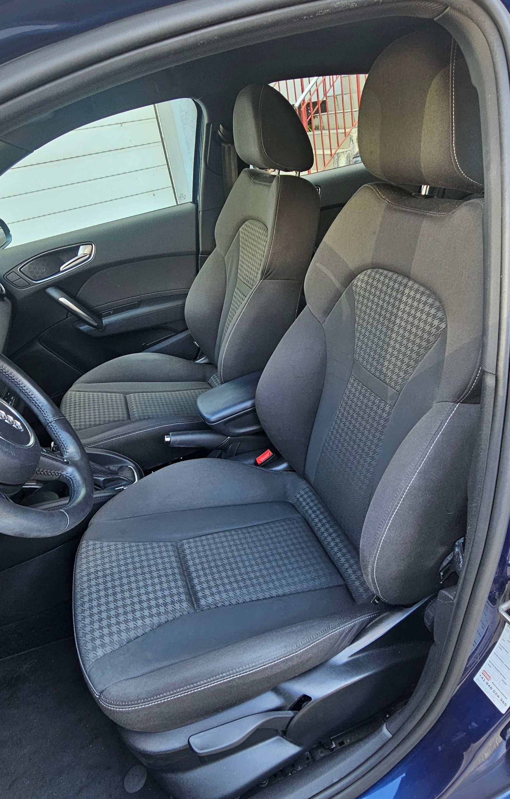 AUDI A1 Sportback 1.4 TFSI Ambition S-tronic-image-8
