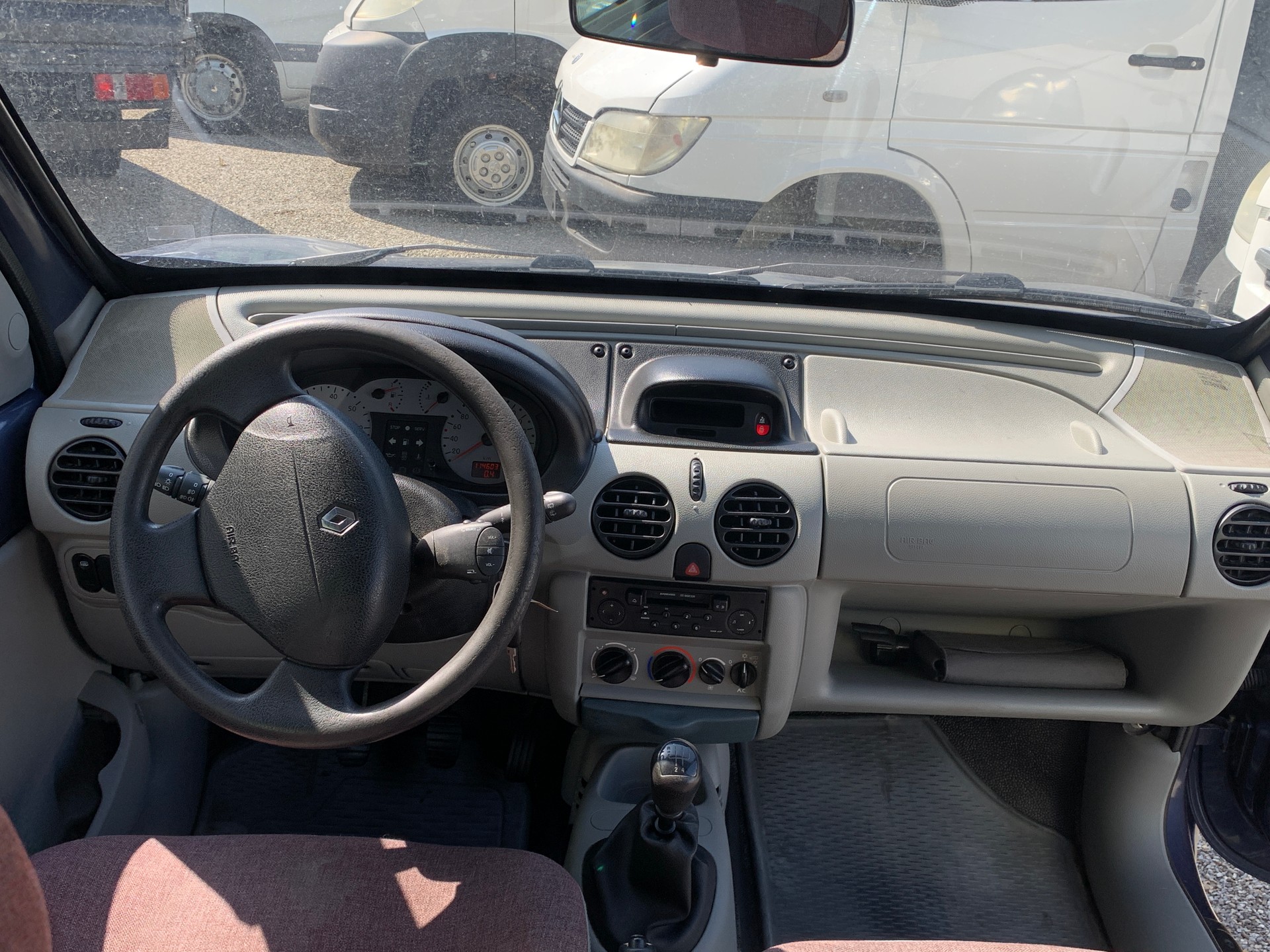 RENAULT Kangoo 1.6 16V Authentique 4X4-image-5